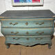Ancienne commode galbée