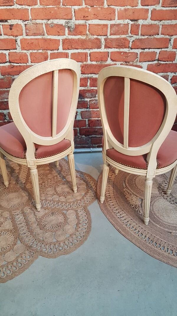 Deux chaises médaillon