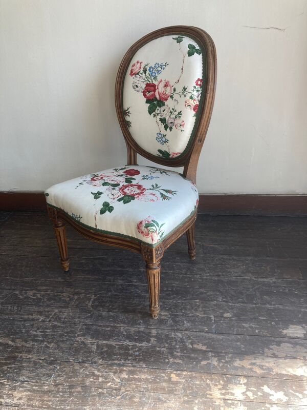Chaise de nourrice médaillon Louis XVI 19e chintz Sanderson à fleurs