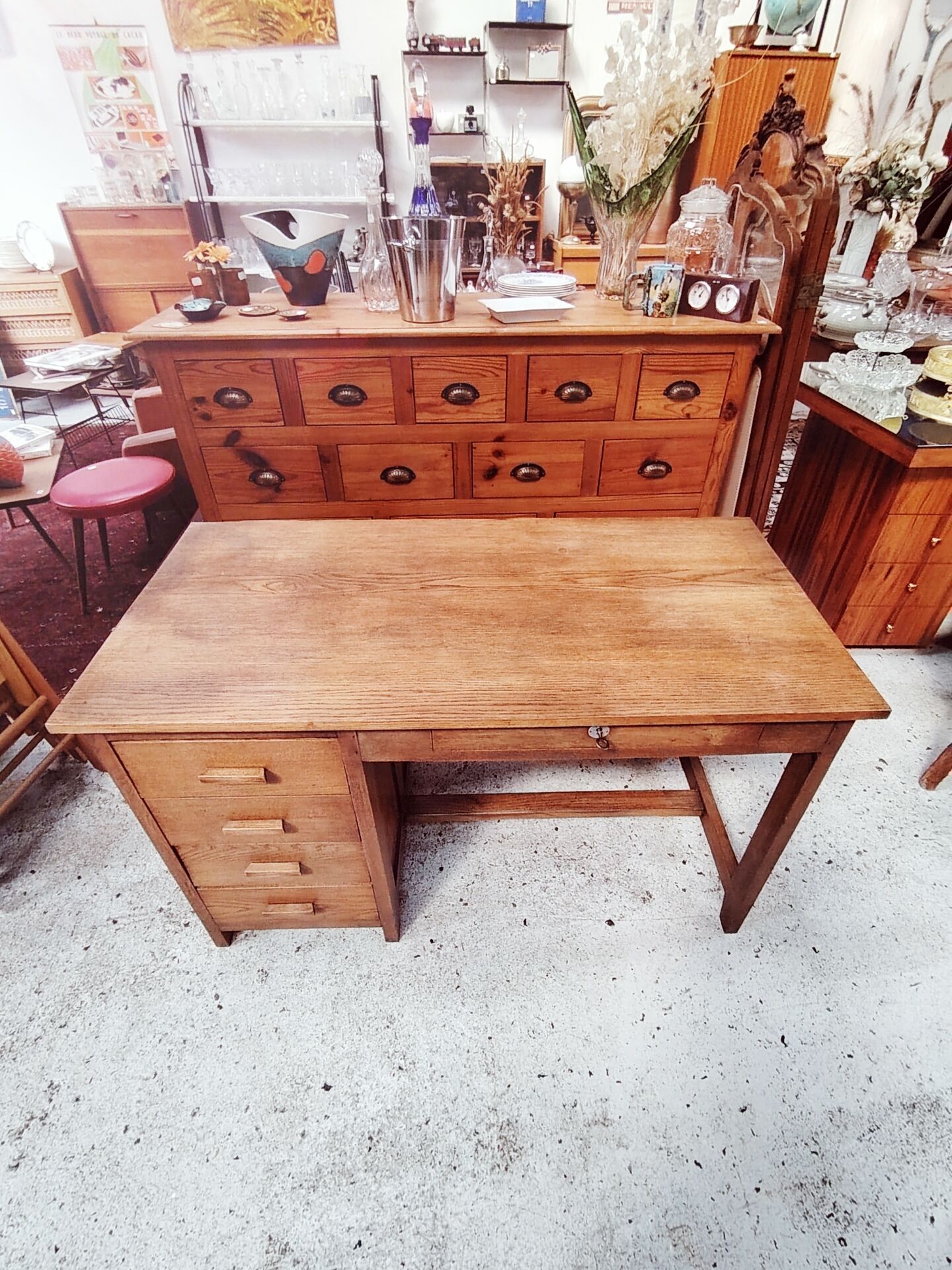 Bureau d'esprit maître d'école en bois massif à caisson - 1950