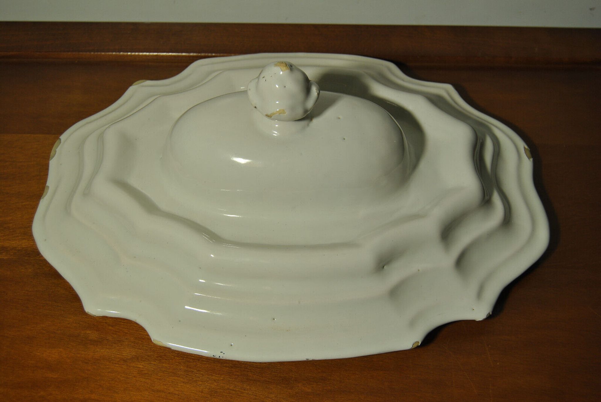 Vegetable soup tureen lid Moustiers 18th century South France