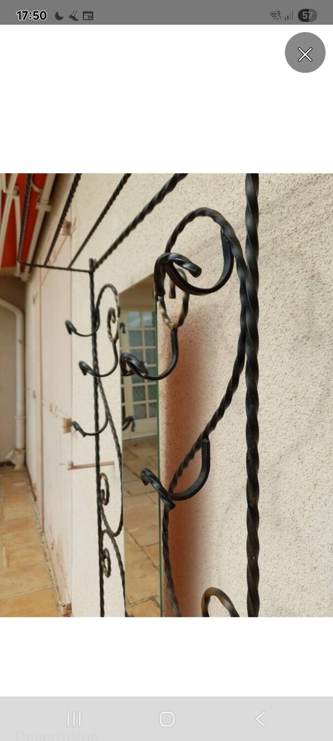 Wall-mounted coat rack