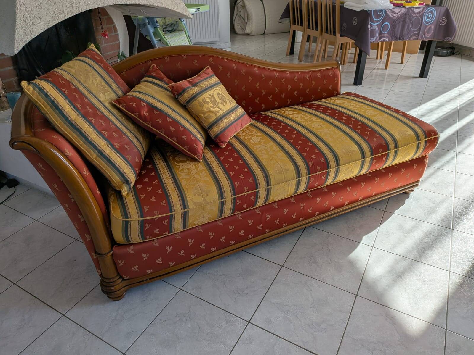Vintage 3-seater chaise longue – varnished wood – jacquard fabric