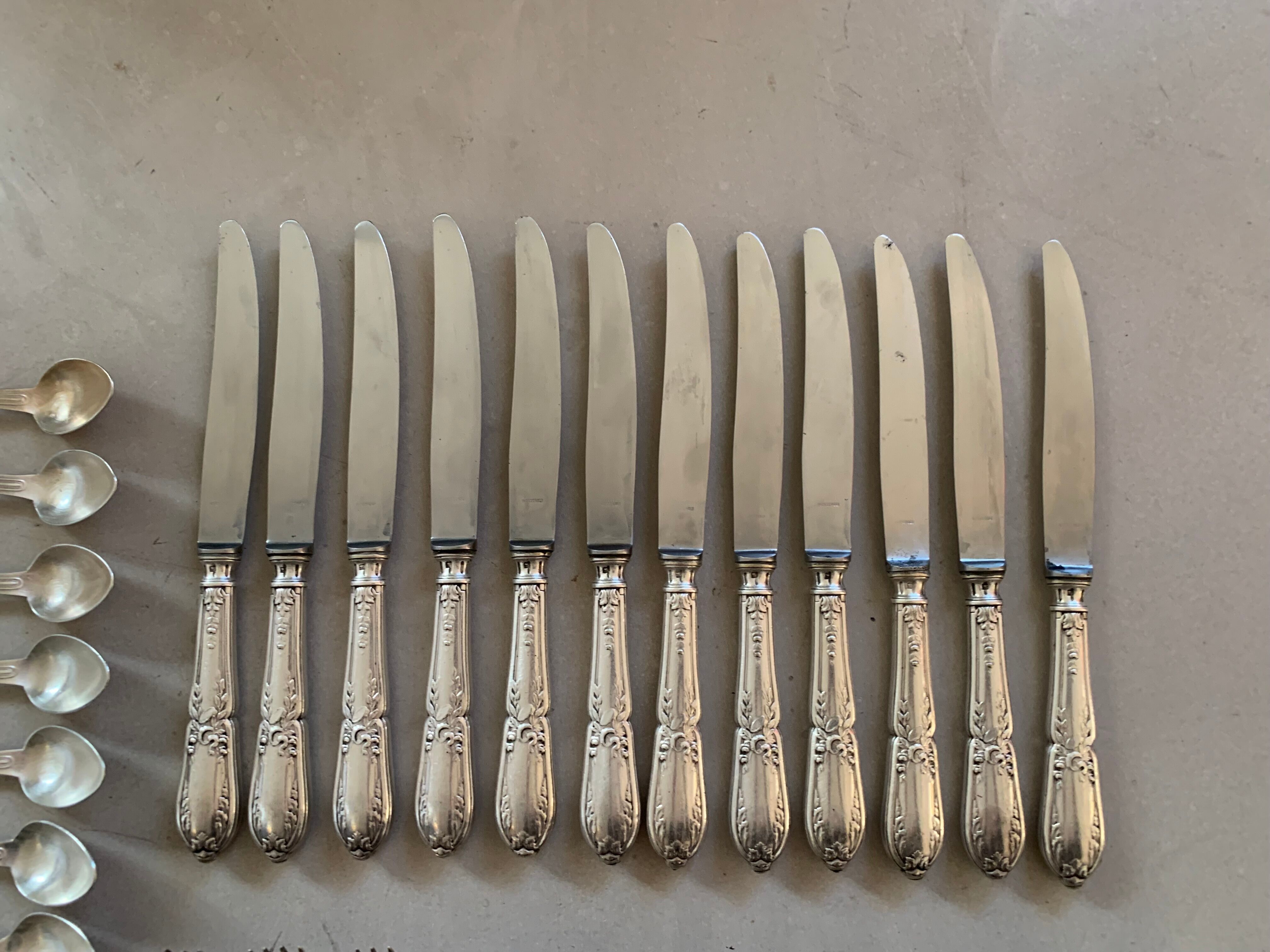 Housewife 35 place settings SFAM