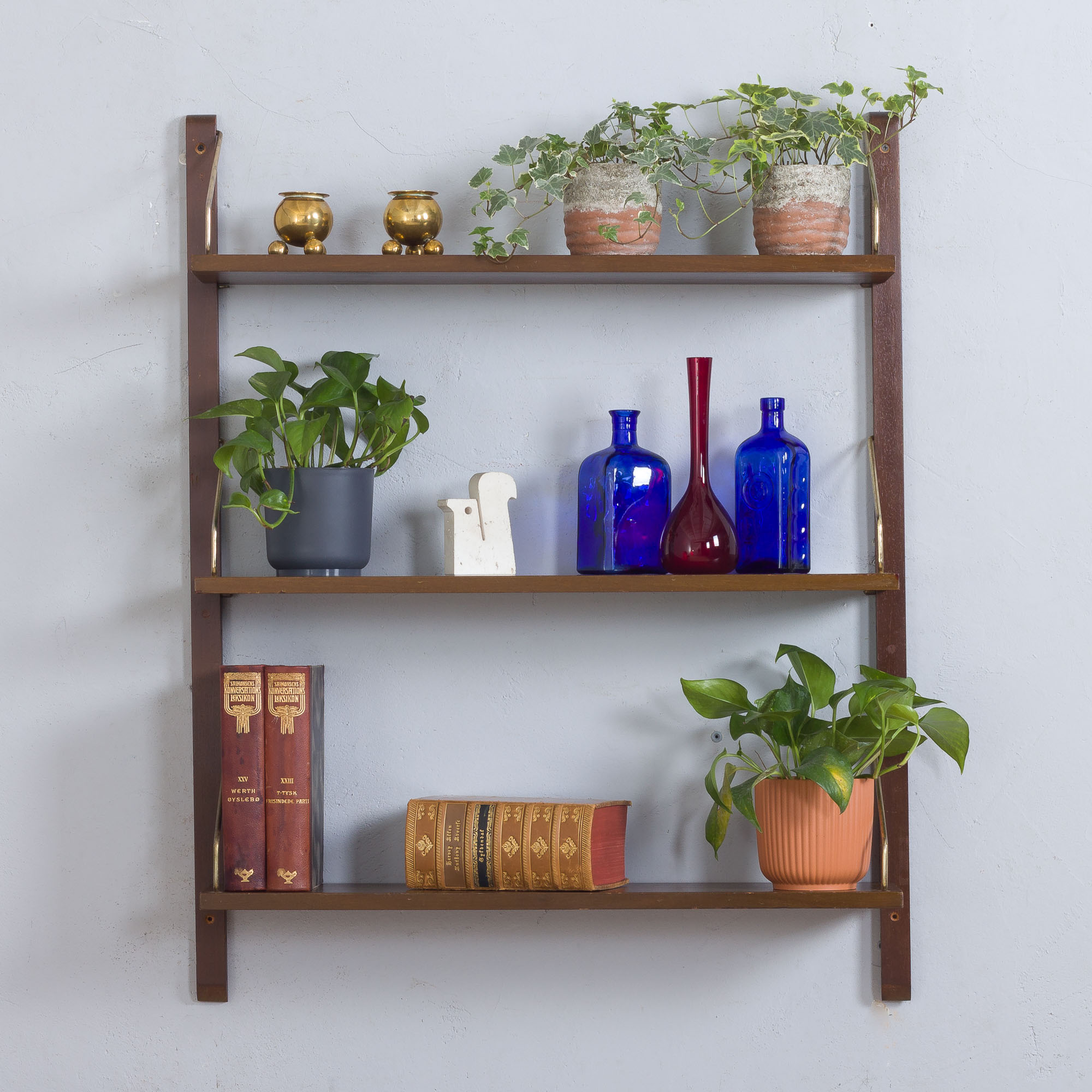 Three floating shelves wall unit