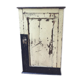 Patinated workshop furniture