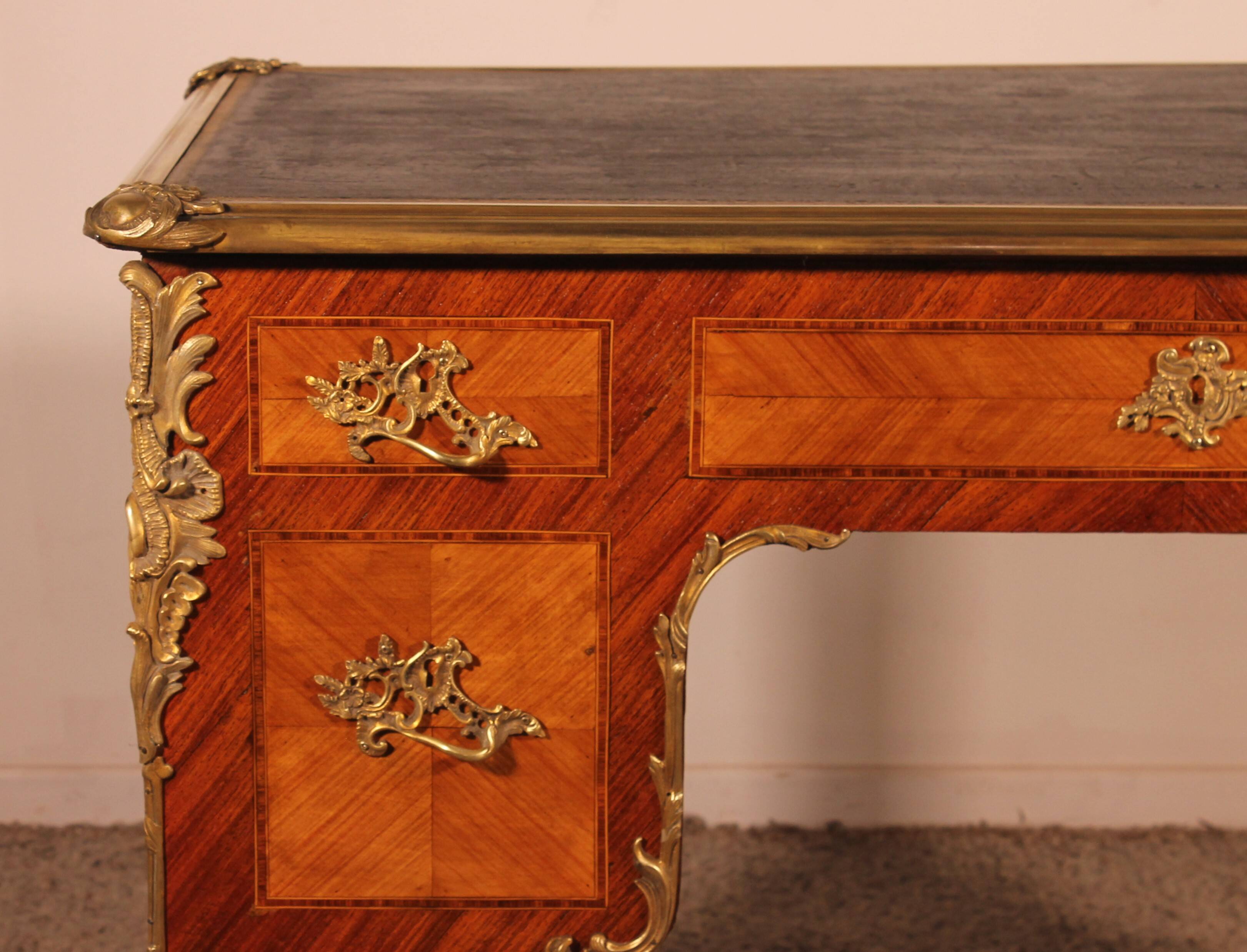 Small Double-Sided Writing Desk in Rosewood in Louis XV style from the 19th century.