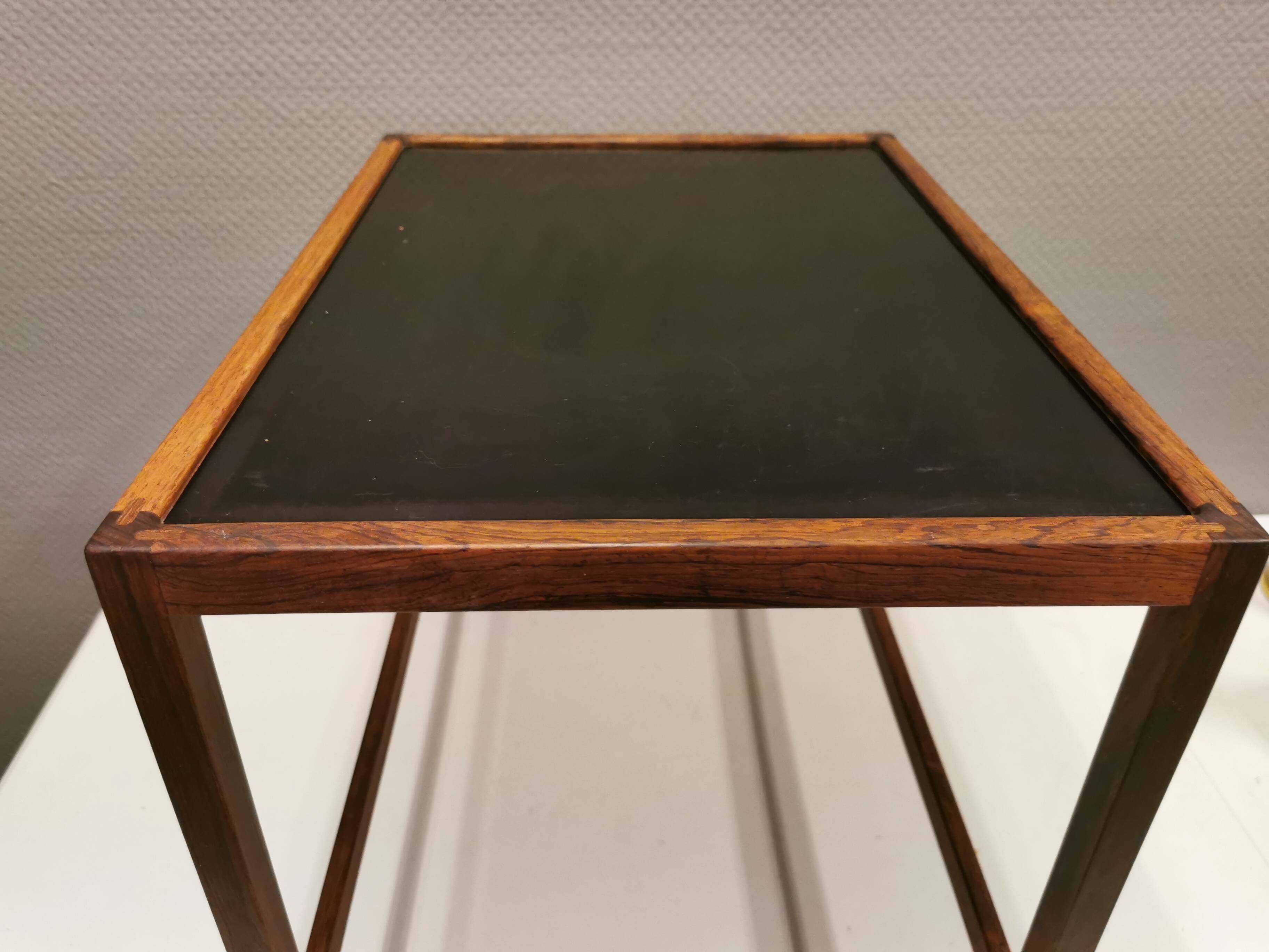 Smaller lamp/Side table of rosewood with black formica tabletop, designed by Kurt Østervig.