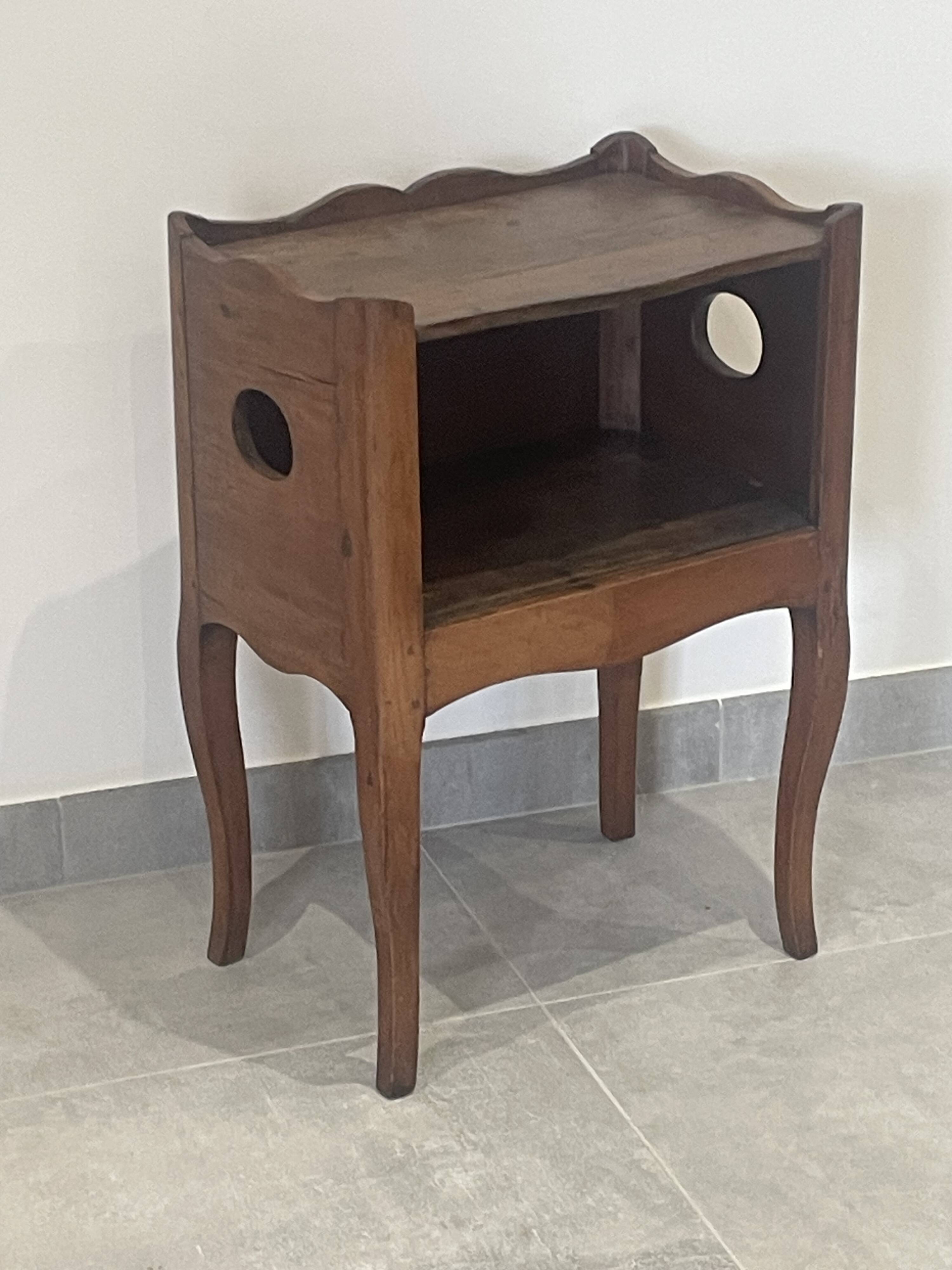 Side bedside table in natural wood with discreet side drawer