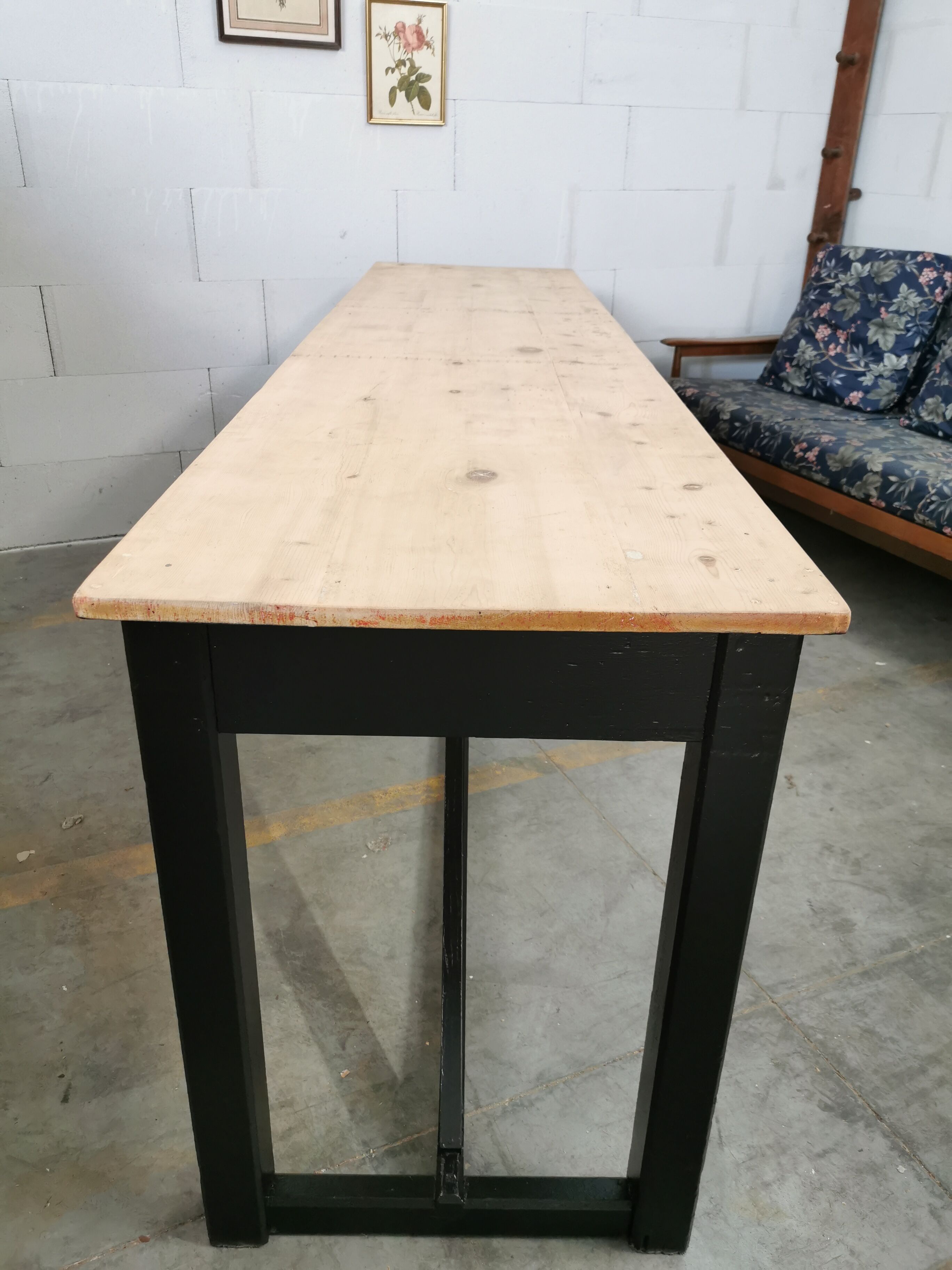 Farmhouse table 10 to 12 people