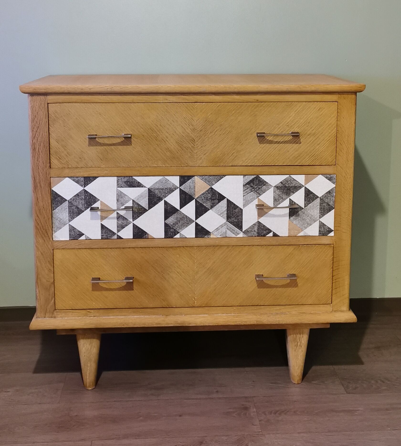 Vintage chest of drawers