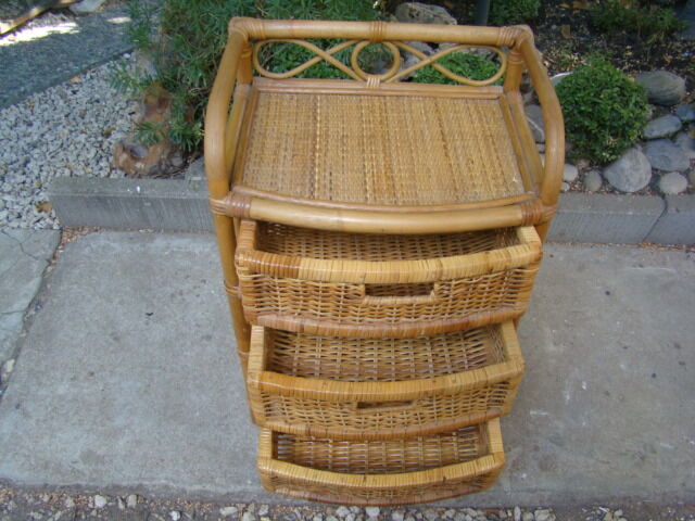 Meuble de rangement osier rotin ancien Selency