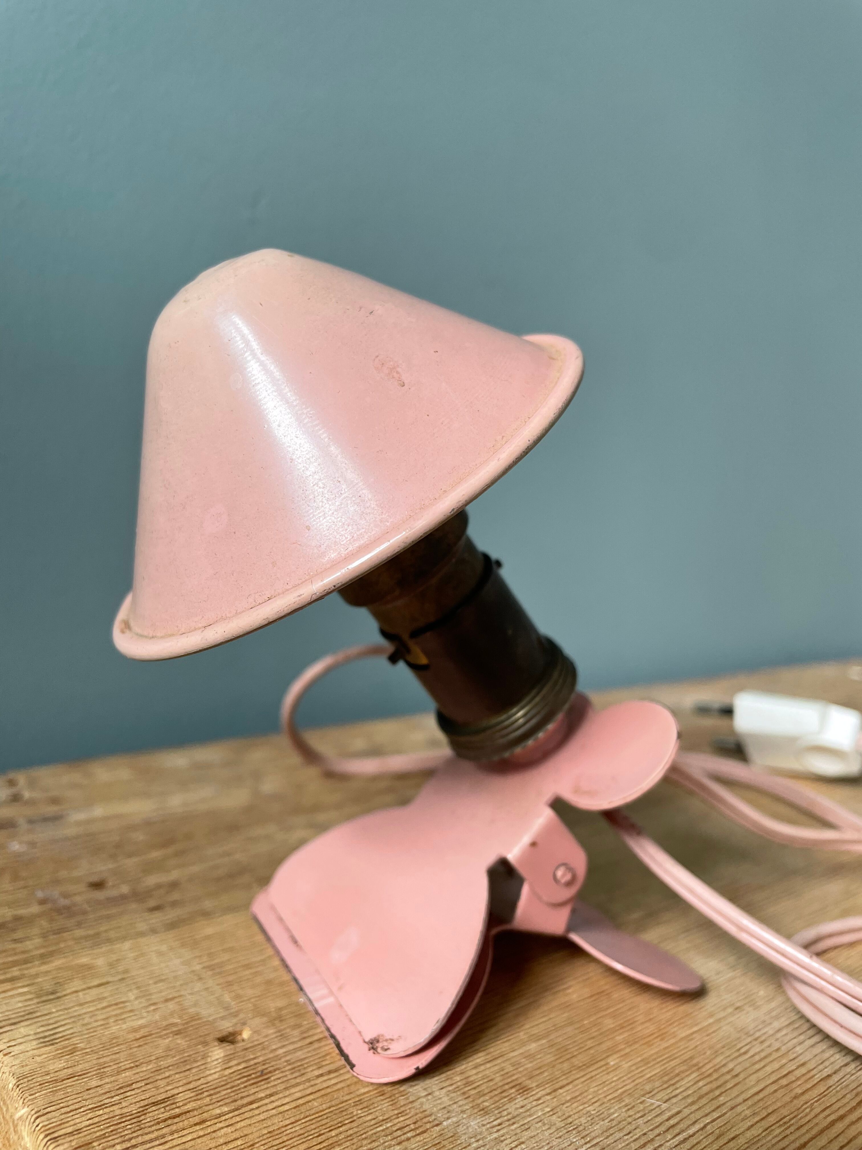 Mushroom lamp with pliers, pink vintage e-reader