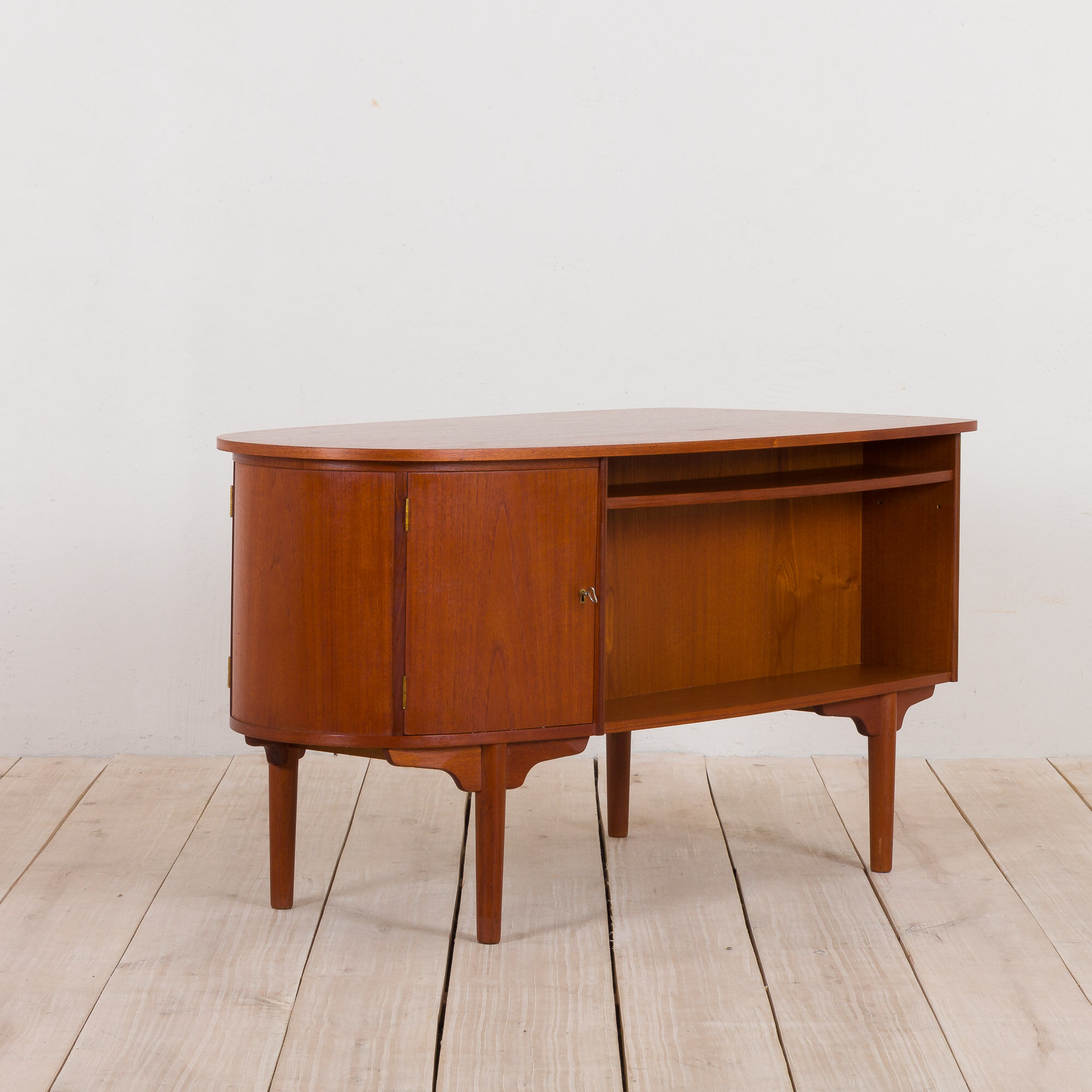 Mid Century free standing bullet shape executive teak desk by H.P. Hansen, Denmark, 1960s