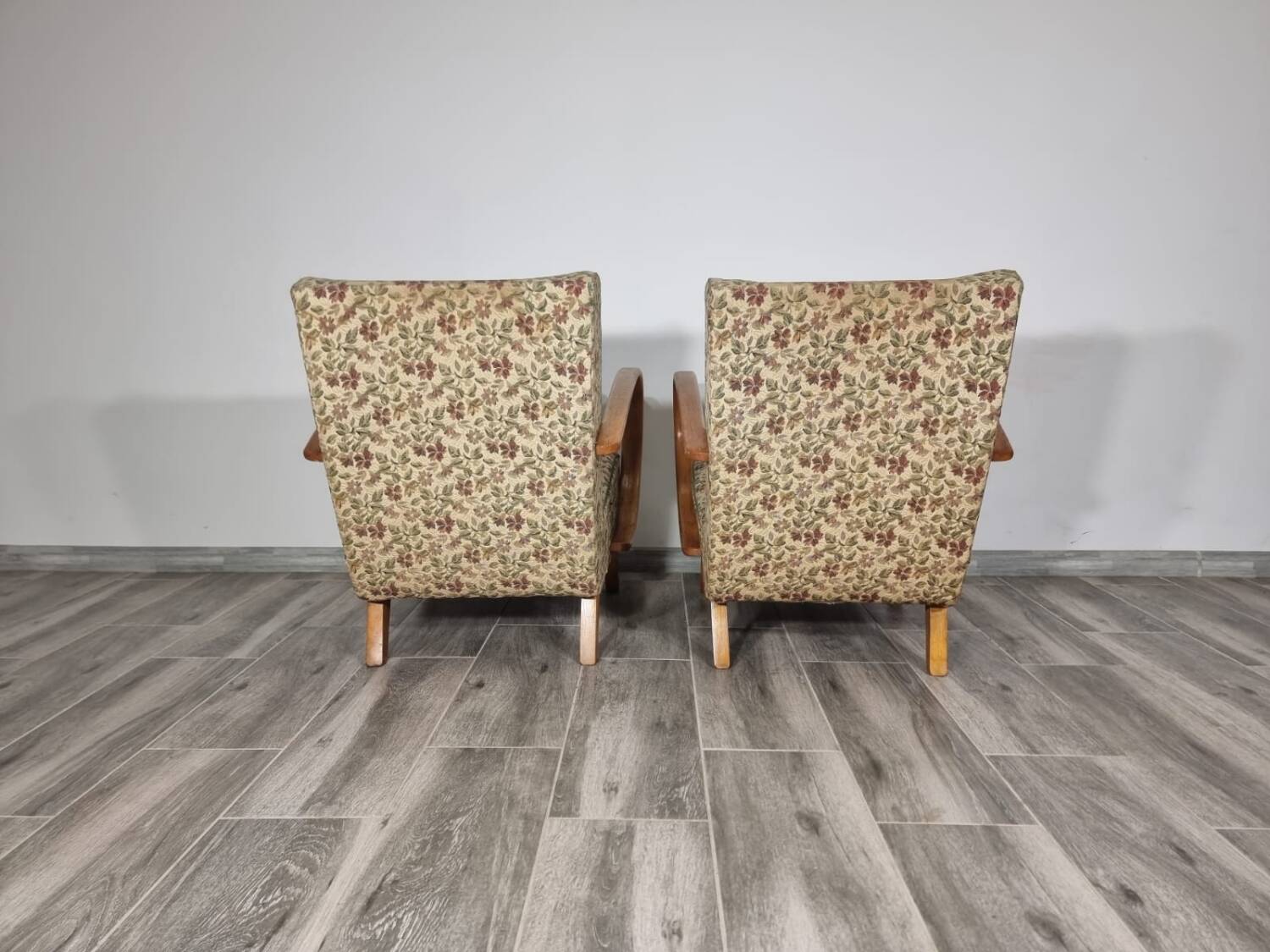 Art deco armchairs by Jindrich Halabala