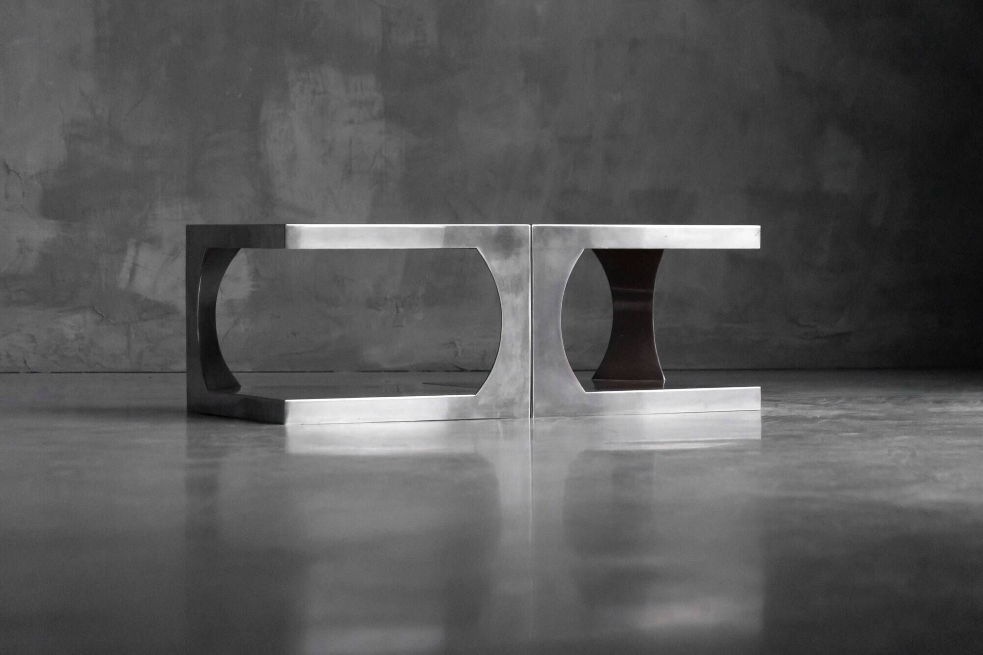 Tables d'appoint modernistes en aluminium, Italie, années 1970
