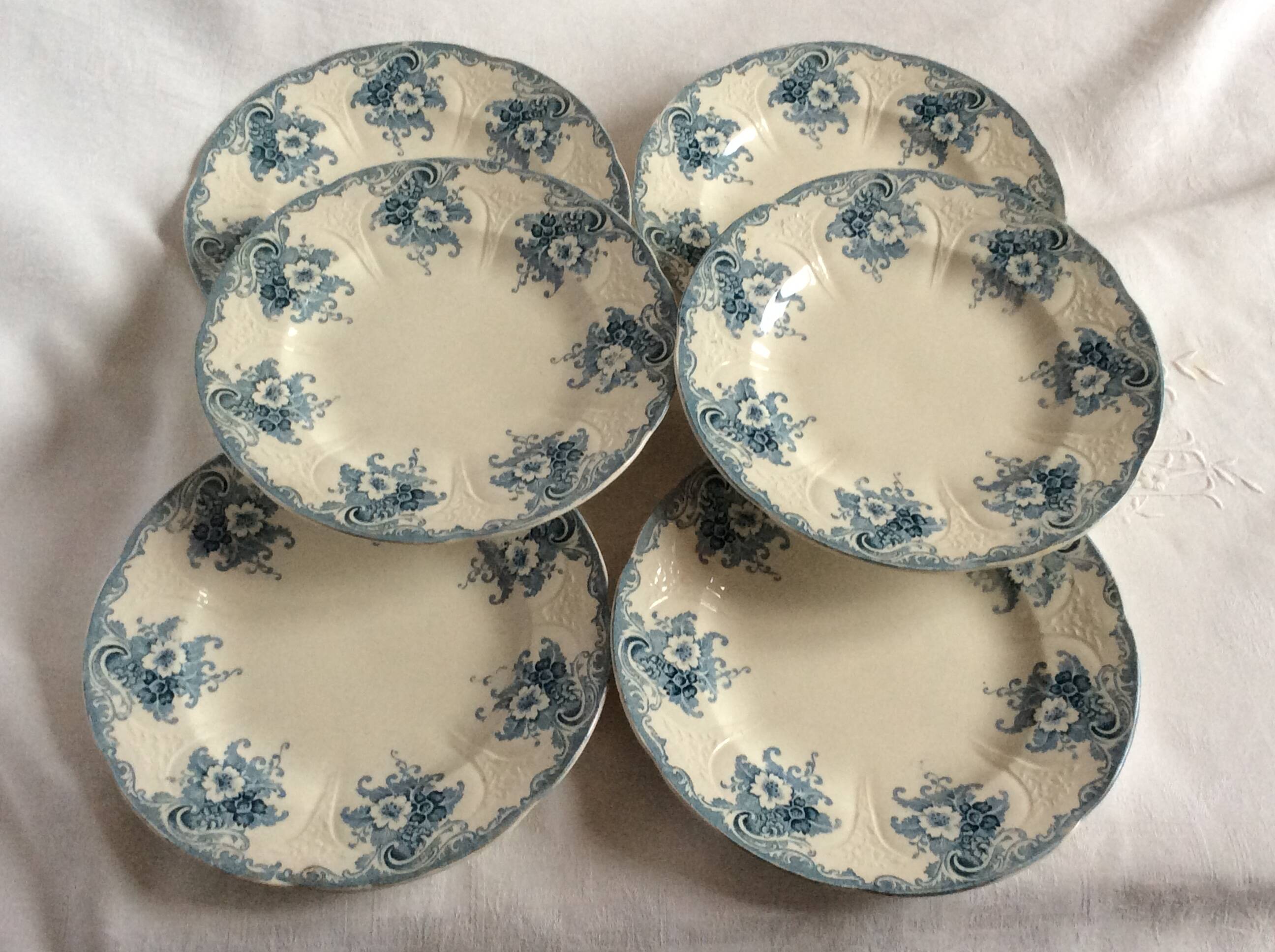 6 flat plates, Longwy, Gobelins model, late 19th century