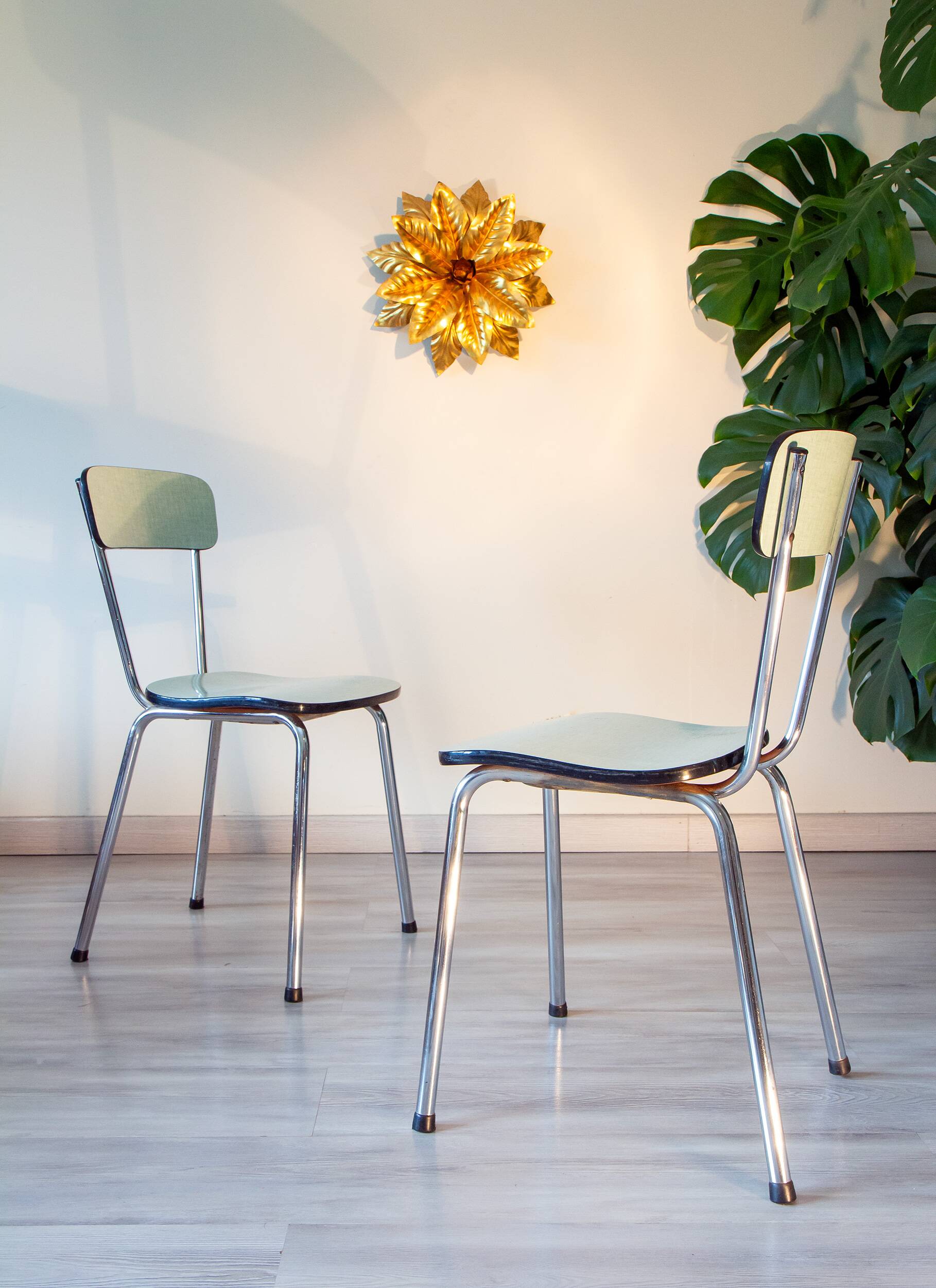 Ensemble table et chaises en formica vert d’eau 1960