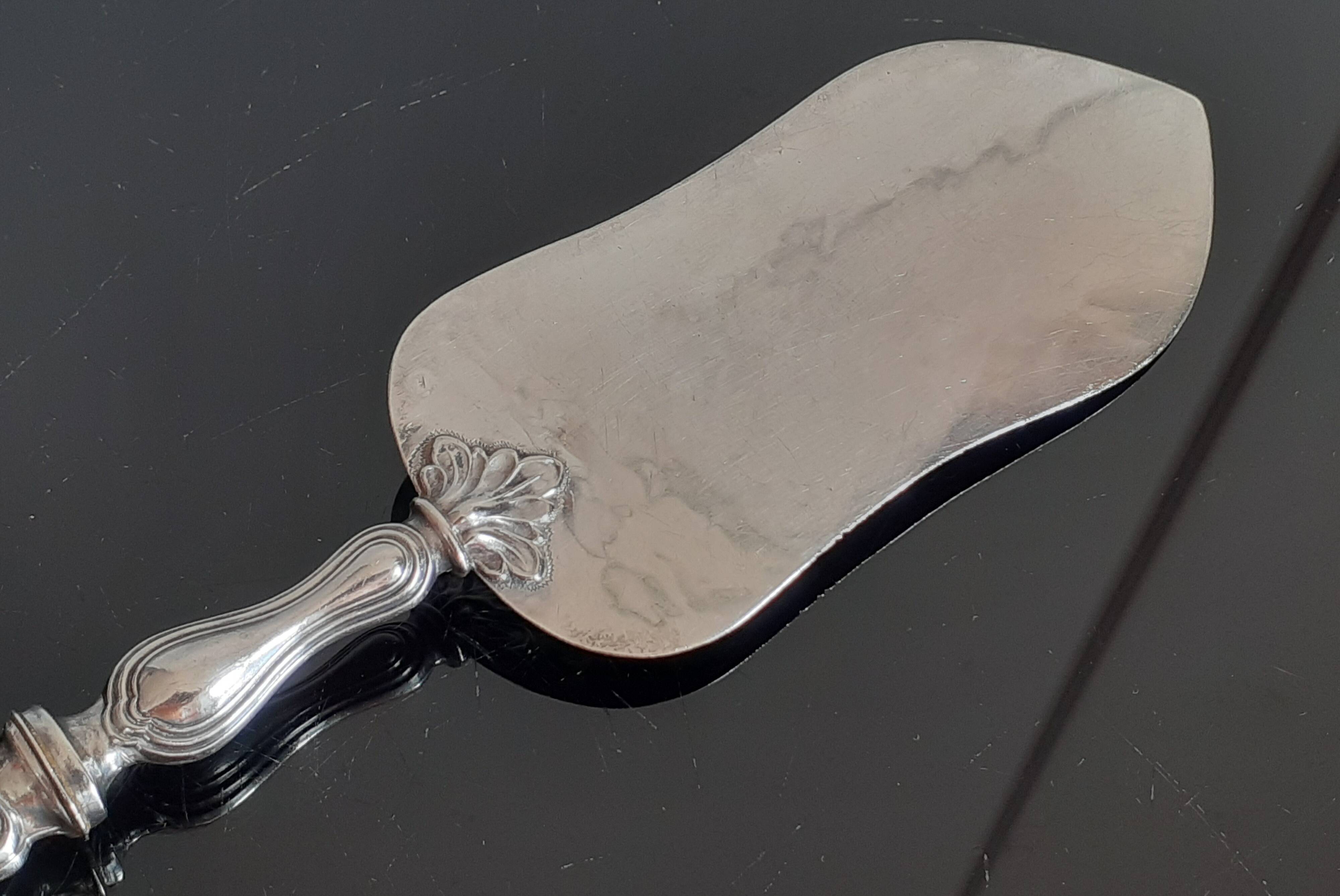 Goldsmith Coignet Alfred (before 1889) Silver pie server / Minerva hallmarks 1st grade