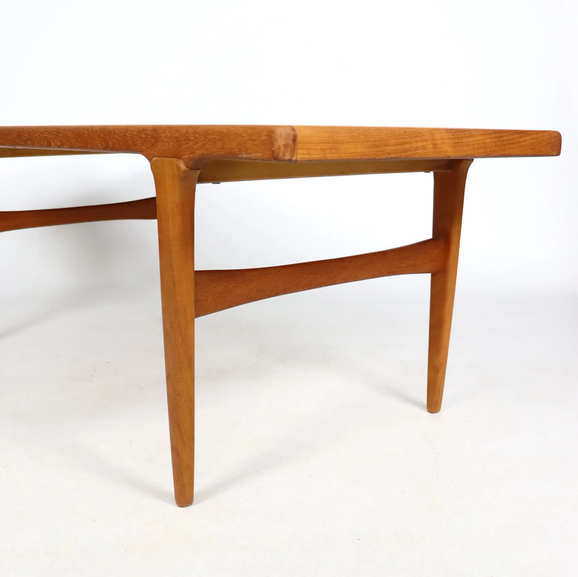 Table basse en teck années 60