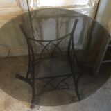 Table ronde pieds métal et verre fumée