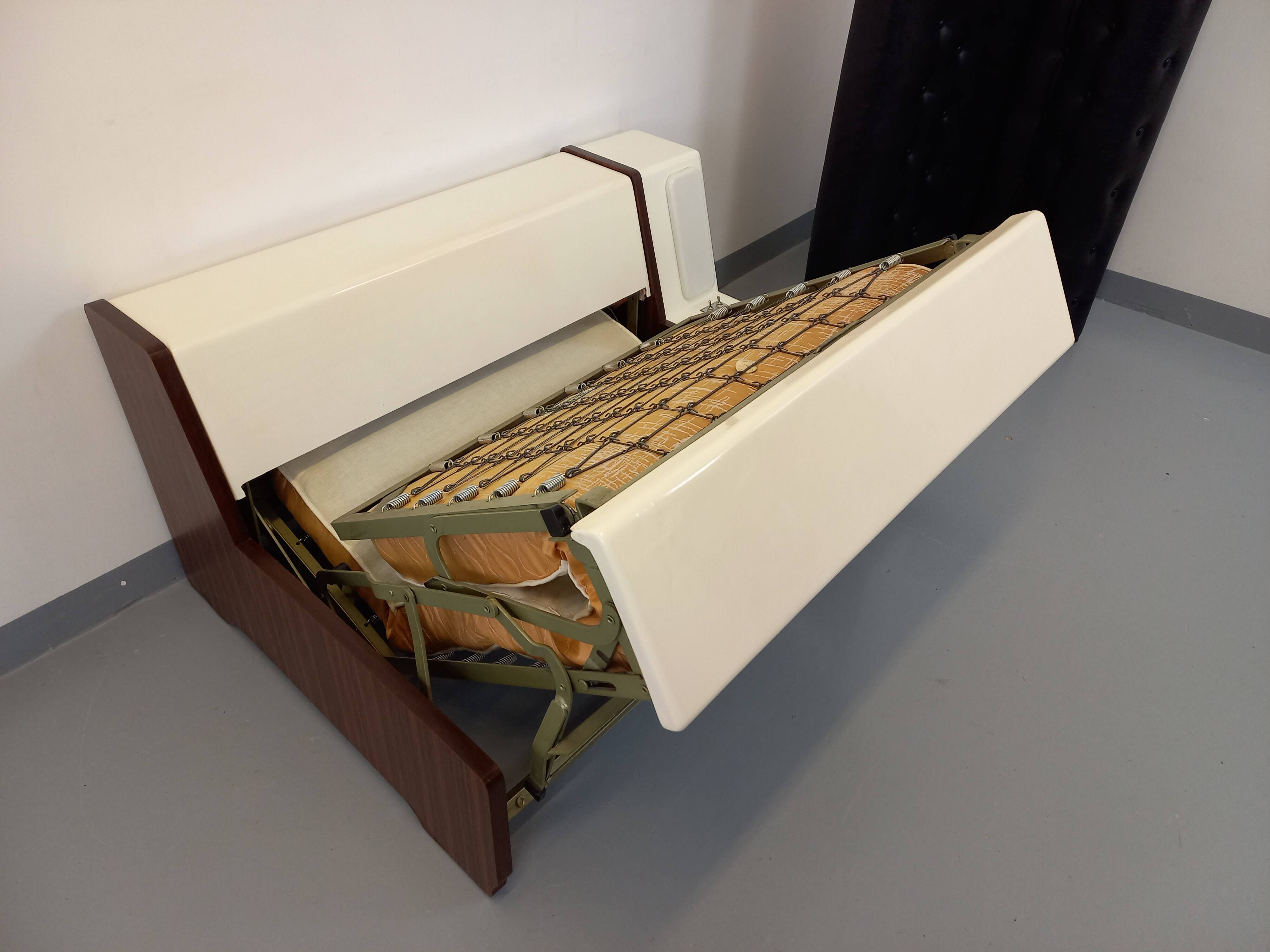 Vintage sofa bed bench with integrated lighting, Italian design Beka Tortuga, in skai, fiber