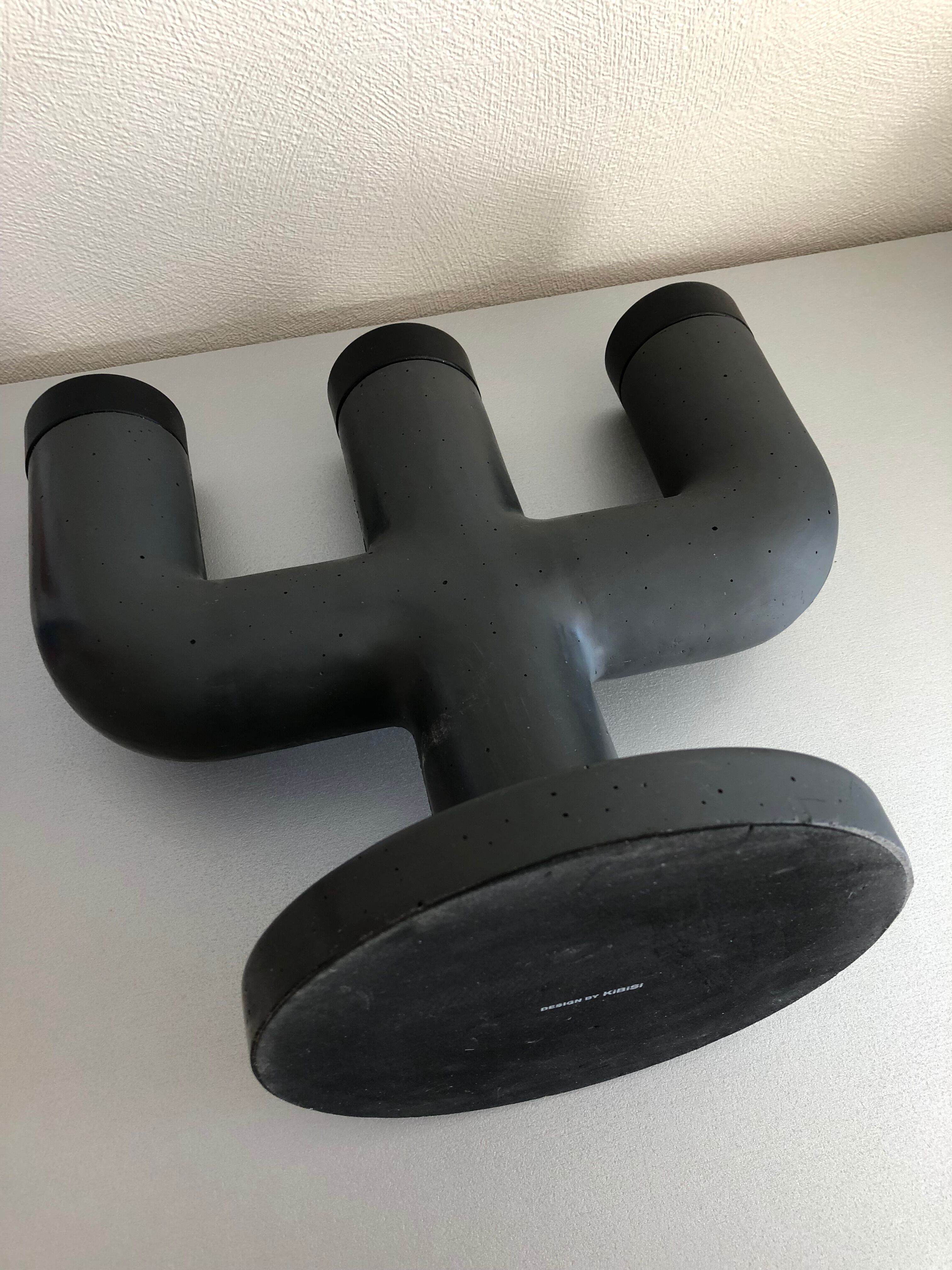 Candlestick by Weight Here de Kibisi