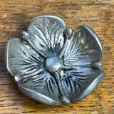 Mini lotus ashtrays in silver-plated metal