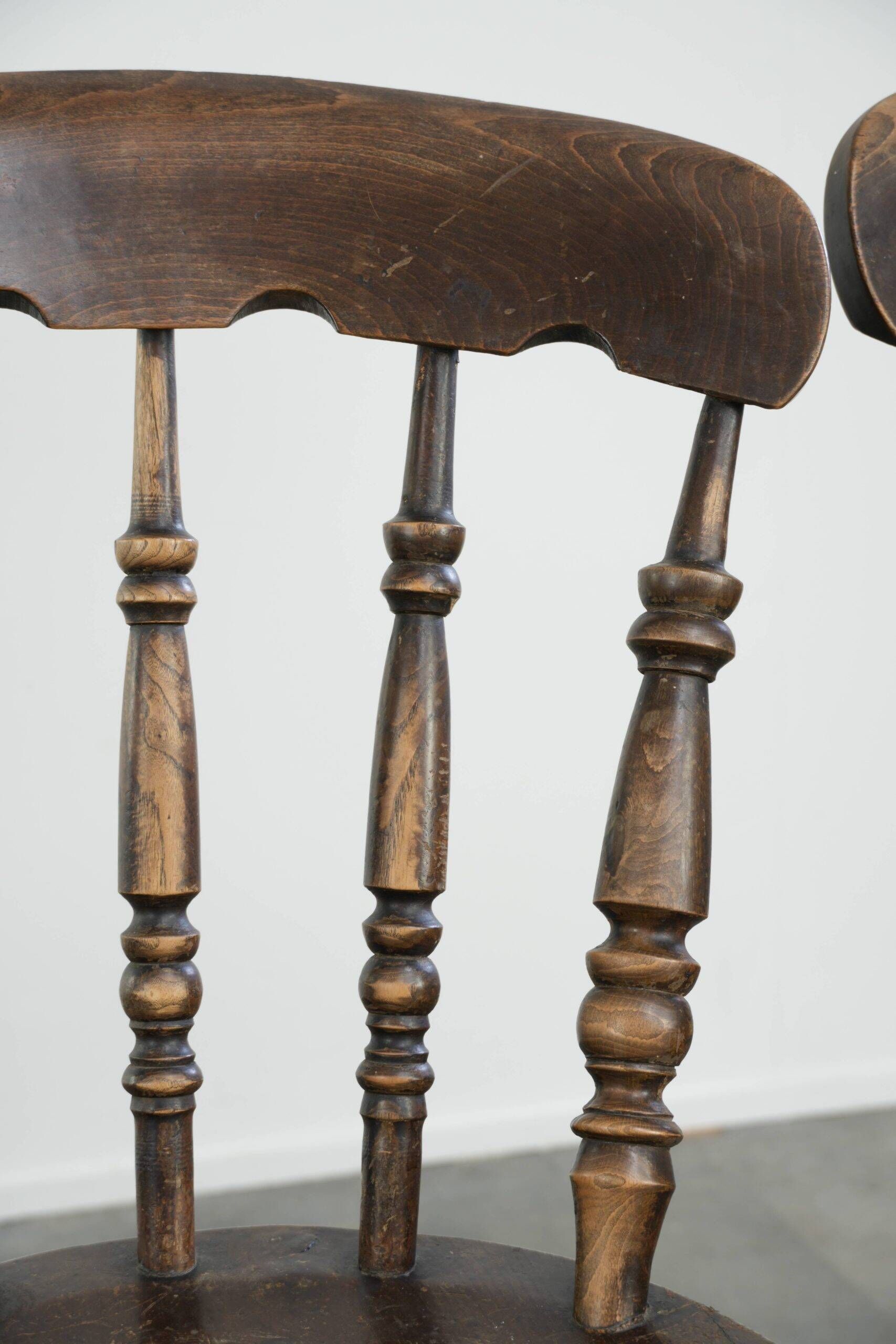 Set of 4 antique English wooden Windsor pub/bistro chairs from 19th century