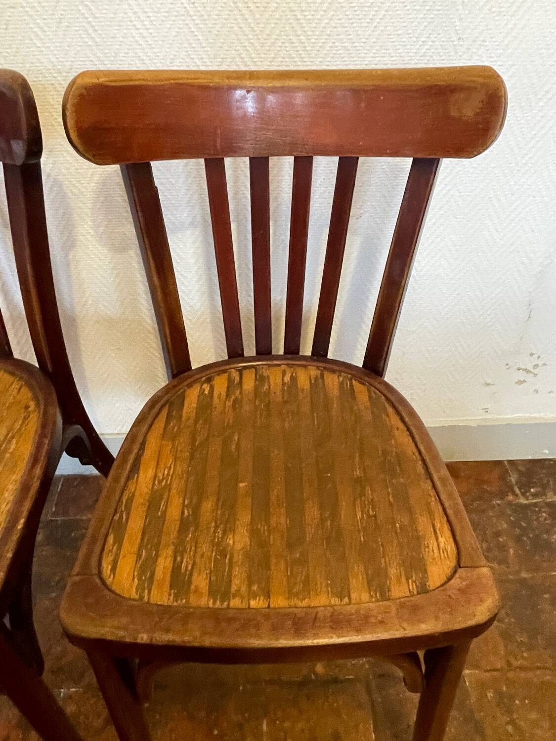 Chaises de bistrot Parisiennes