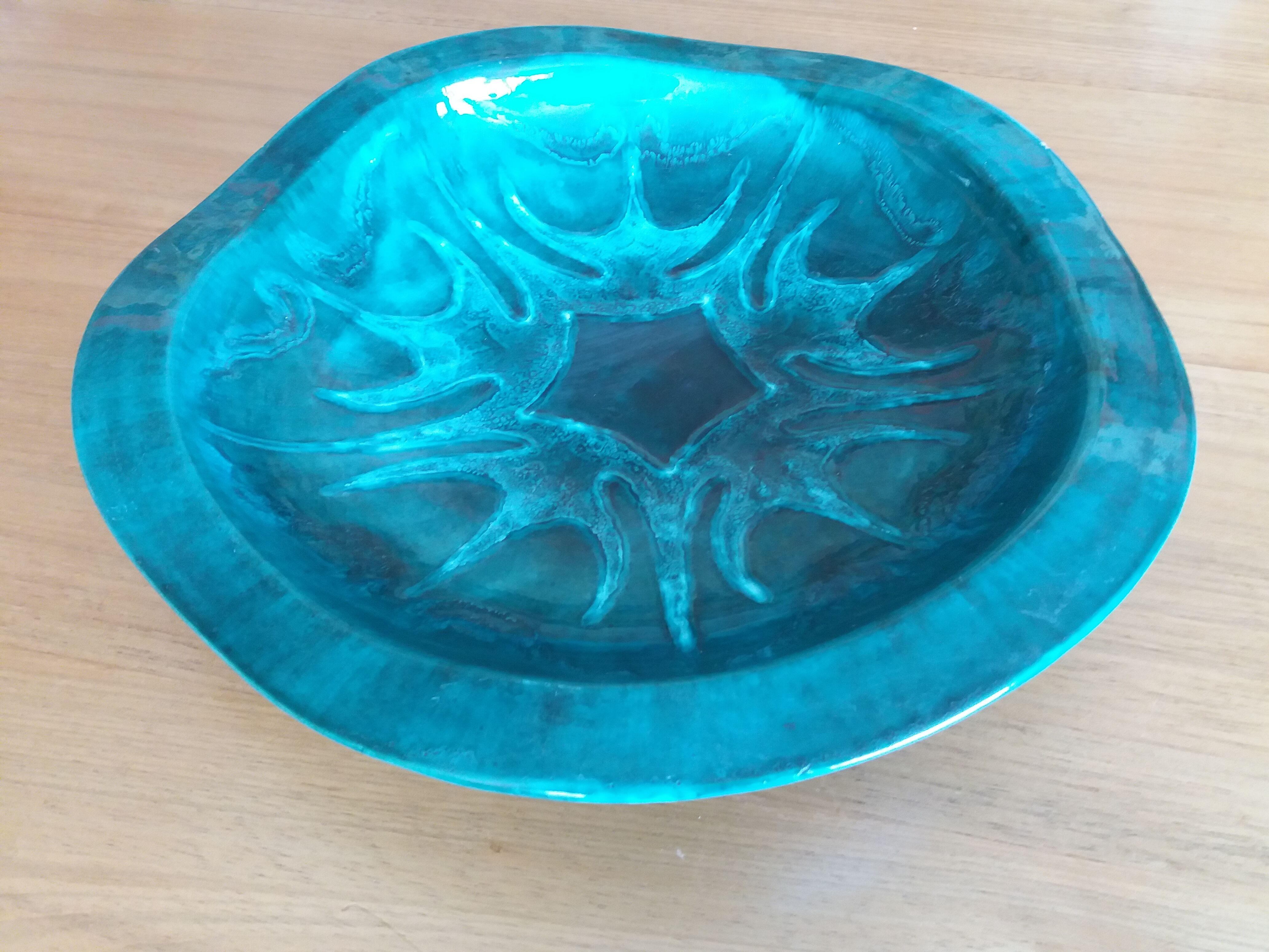 Fruit bowl circa 1950 in ceramic, signed Giraud in Vallauris