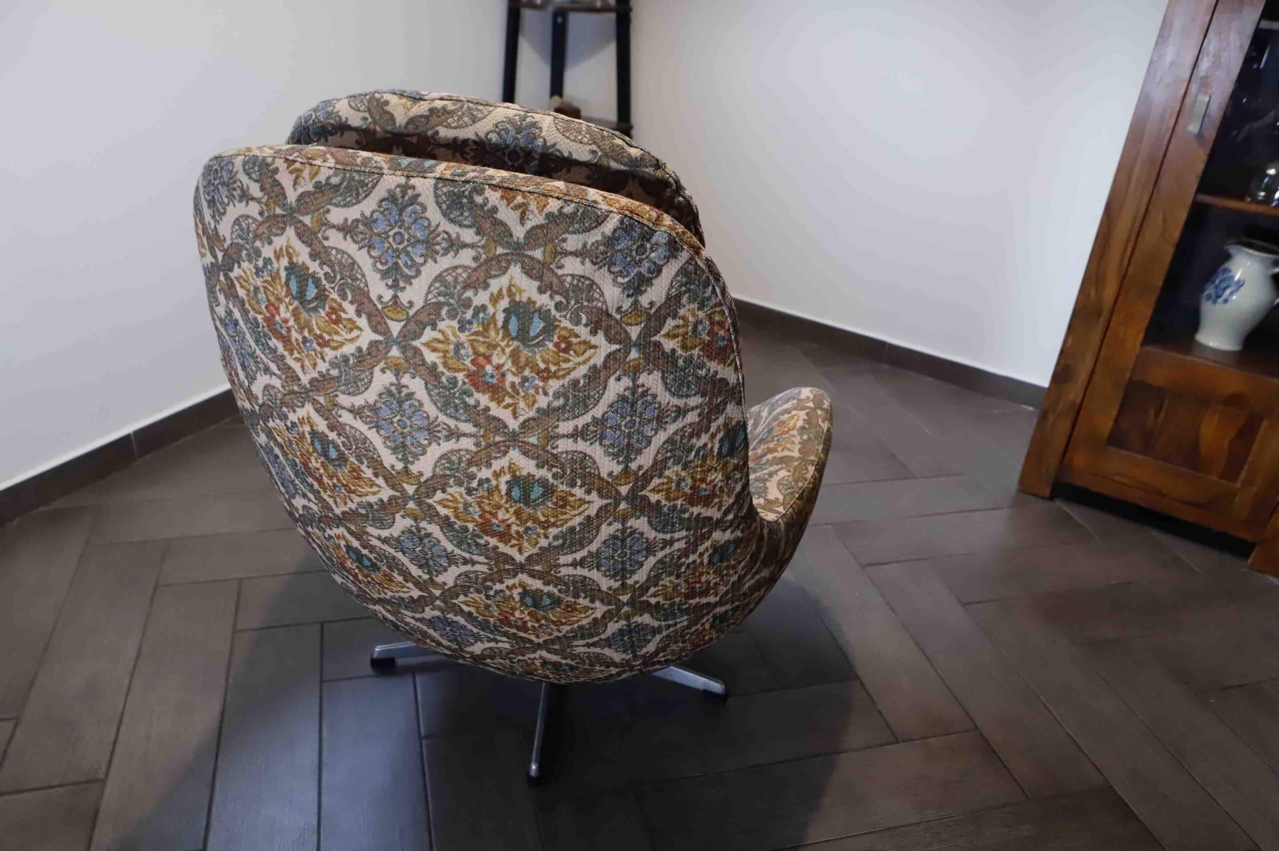 Set of 2 vintage high-back swivel armchairs with abstract upholstery