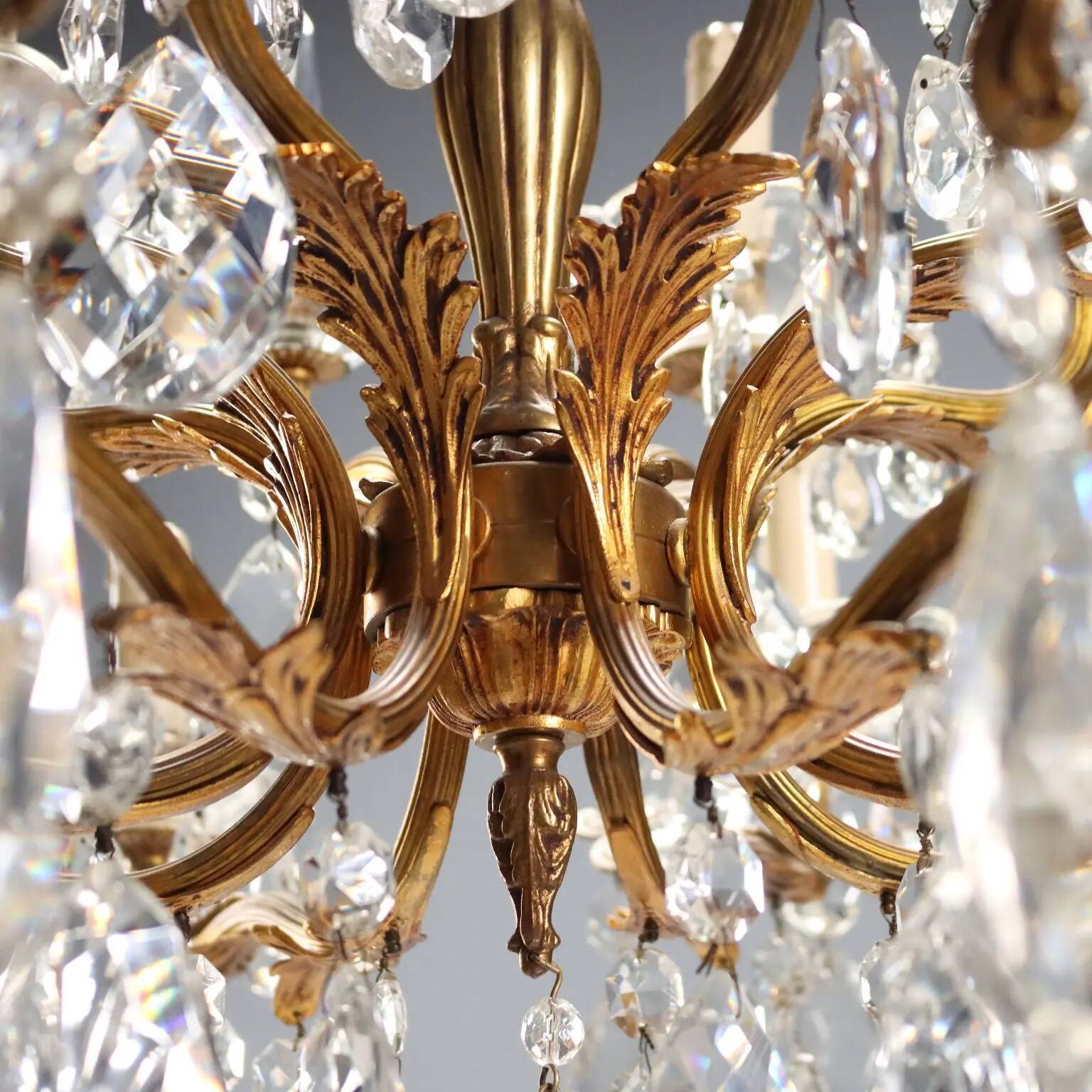 Paire de lustres anciens en bronze doré et verre, 12 lumières, XXe siècle