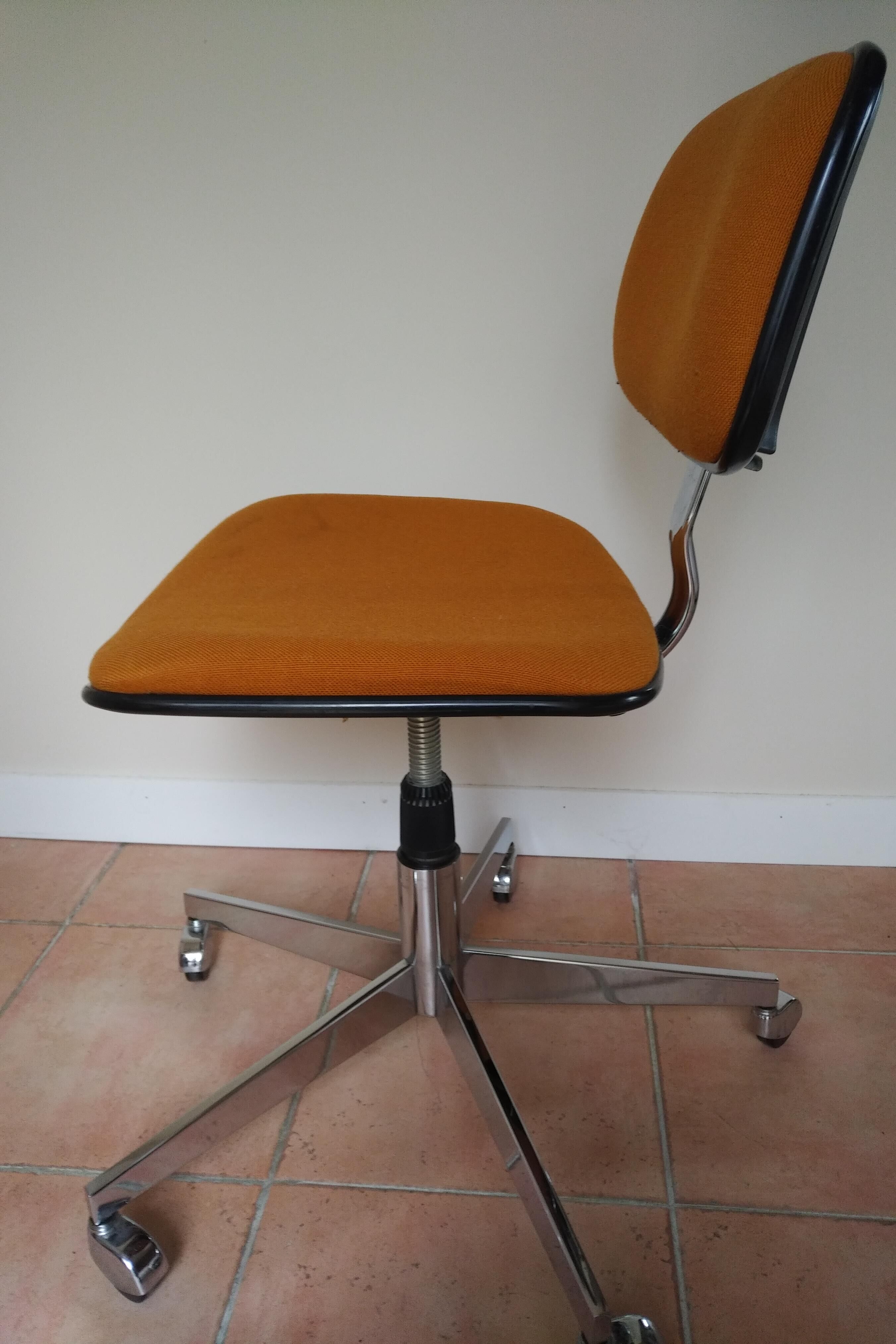 Strafor model desk 8125