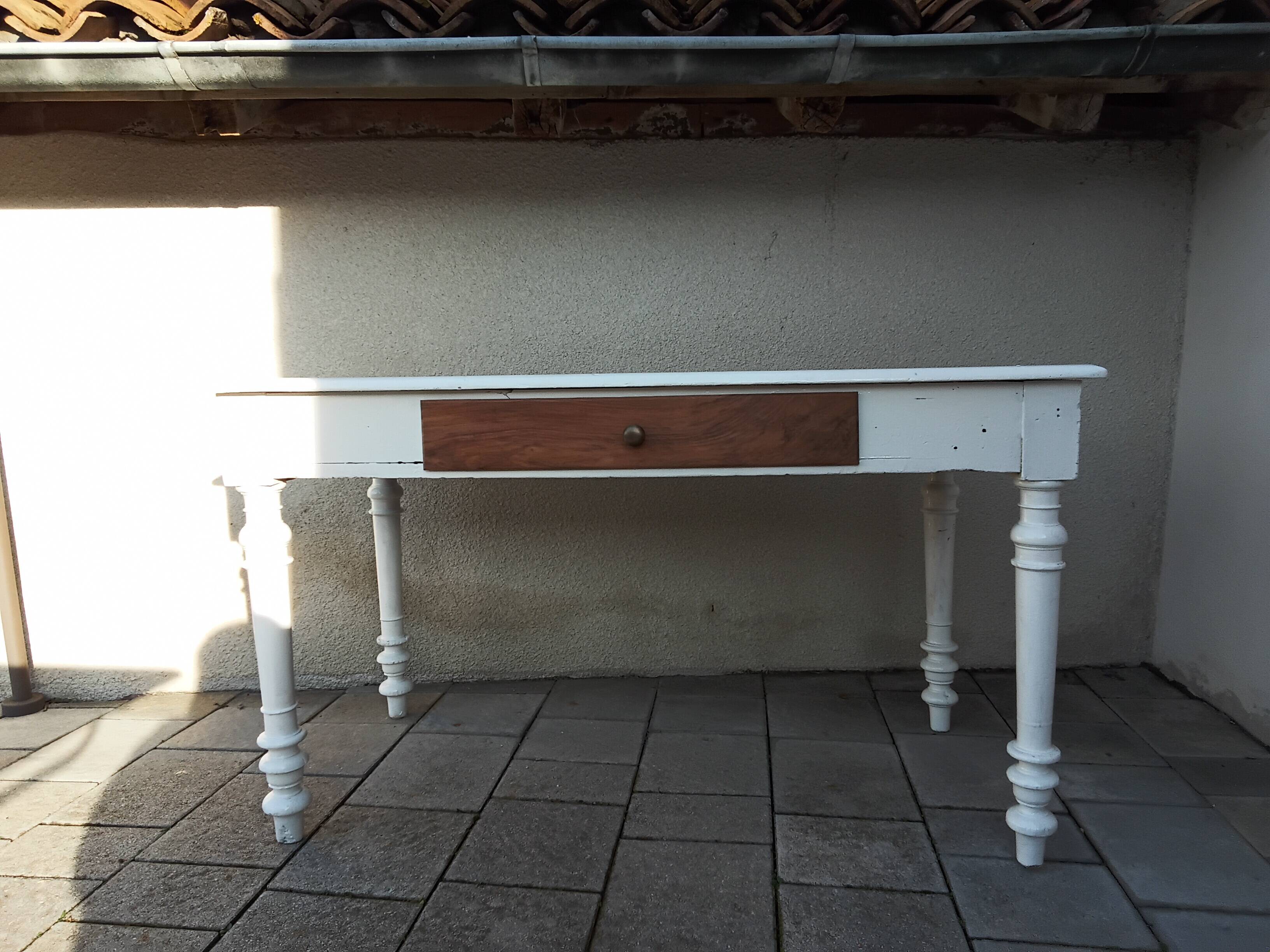 Farm table