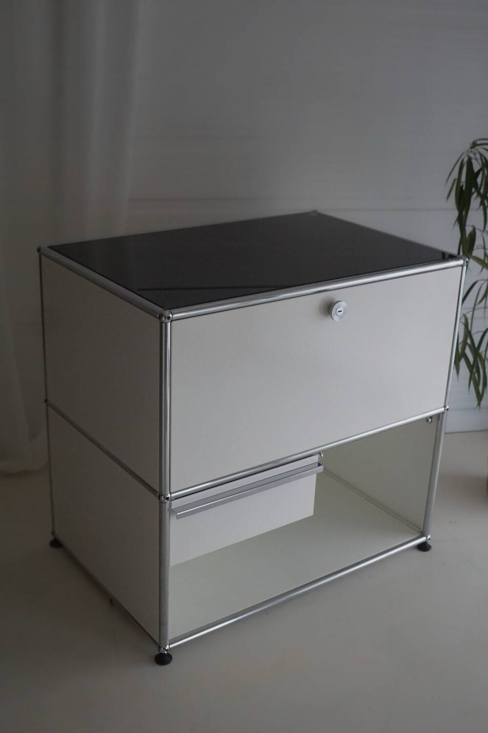 Lot of 3 designer furniture: usm haller white: 1 column with 2 modules.