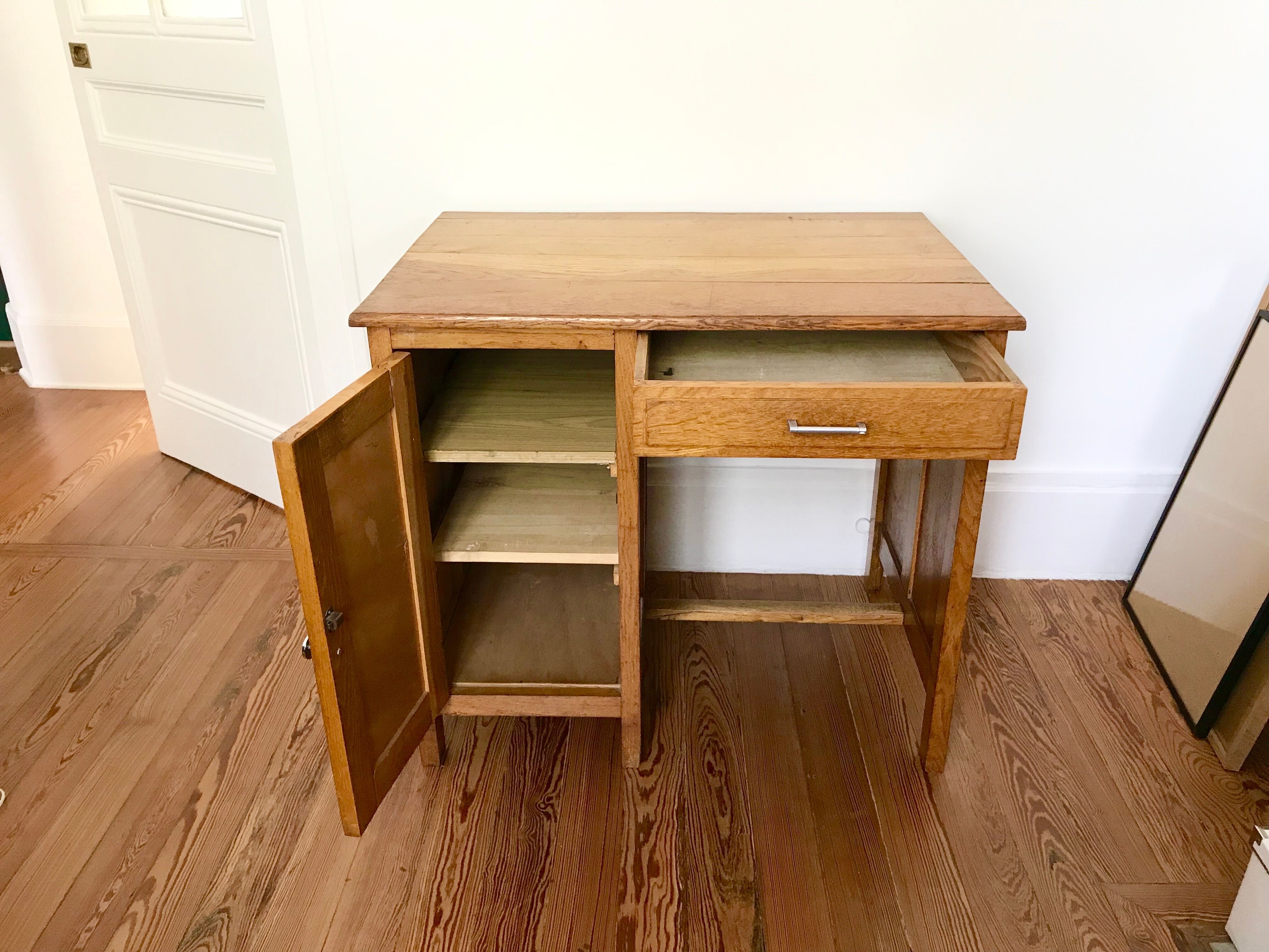Vintage children's desk of the 40s/50s in oak