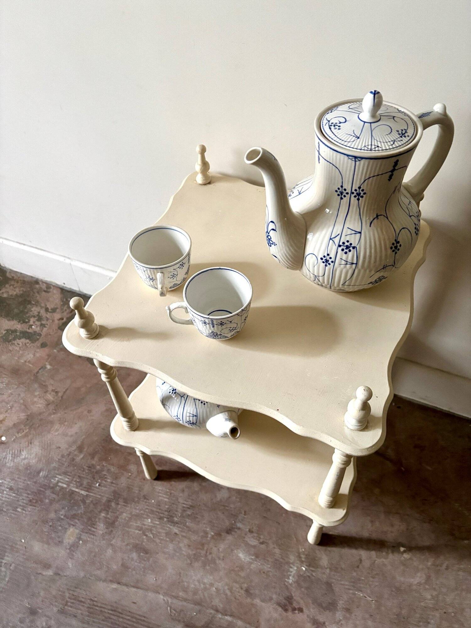 White turned wood side table, end table