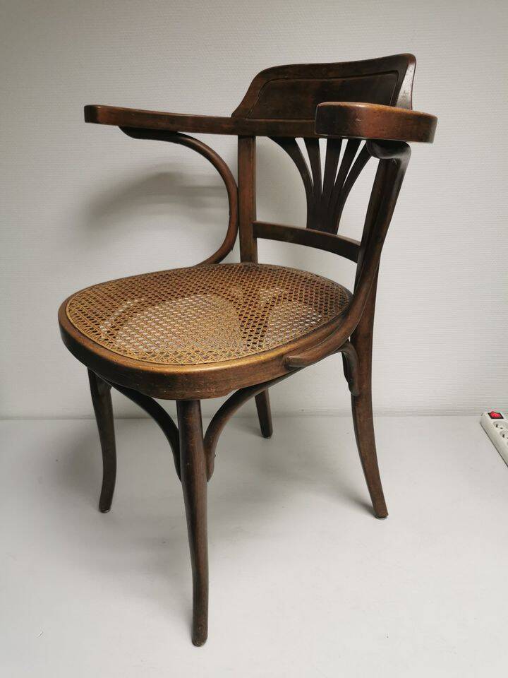 Kohn - old brasserie bar chair, american office chair sitting tanned