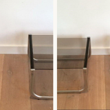 Paire de bouts de canapé en chrome, bois noirci et verre