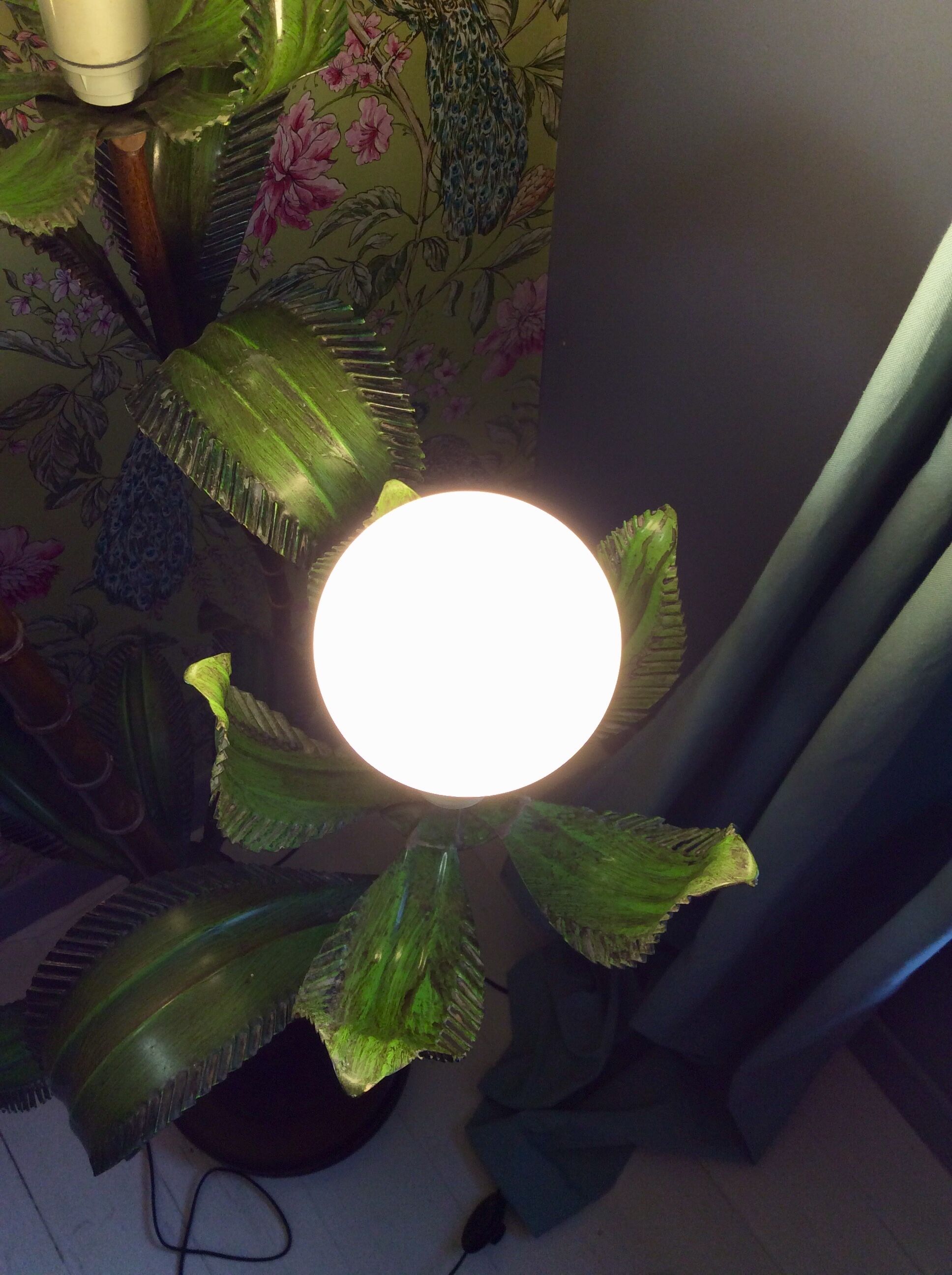 Vintage palm leaf lampposts