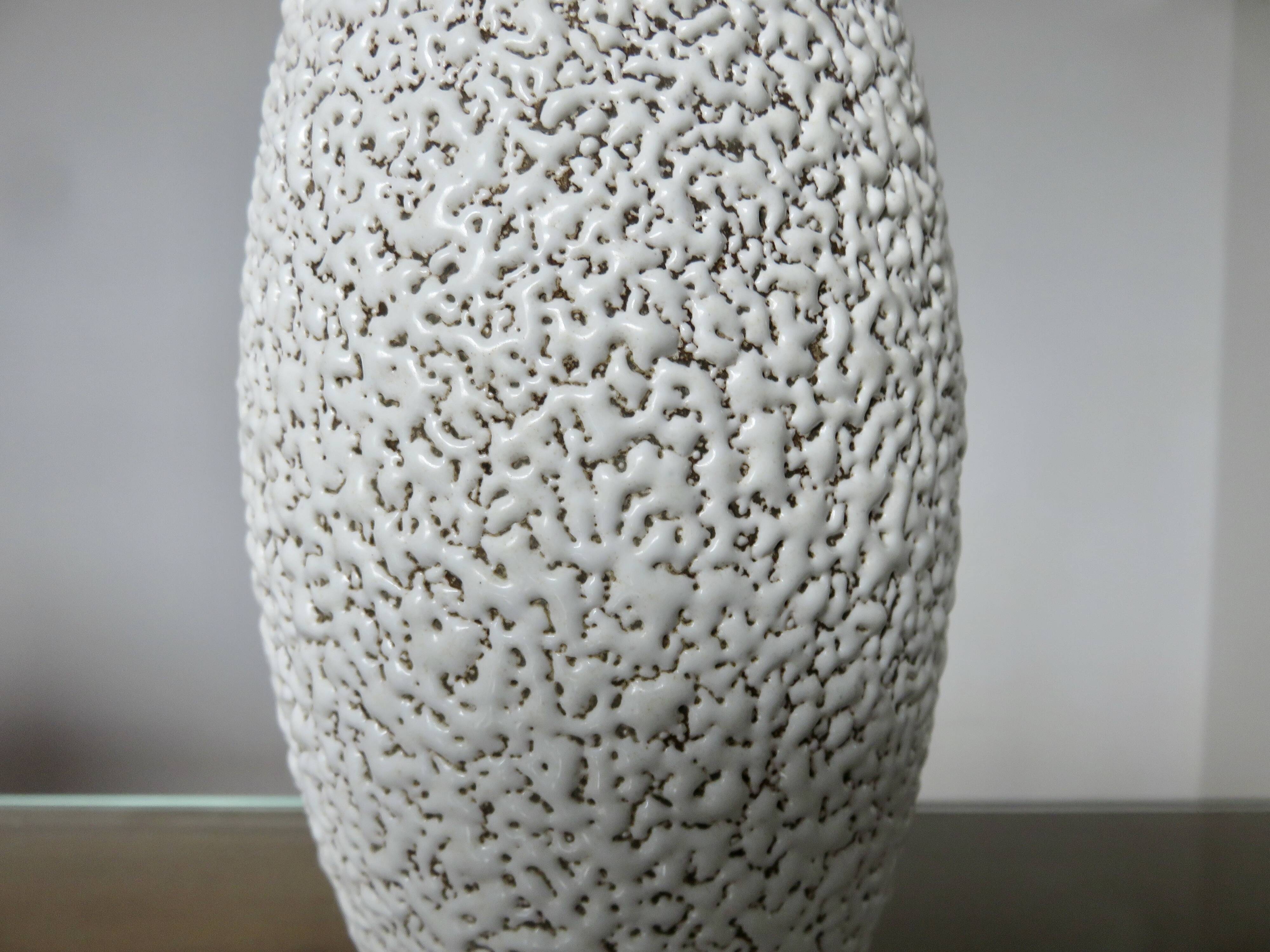 Jean Besnard Primavera style crisp ceramic lamp, 50s-60s