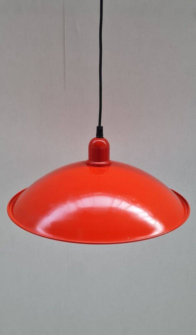 Enamelled sheet metal pendant light
