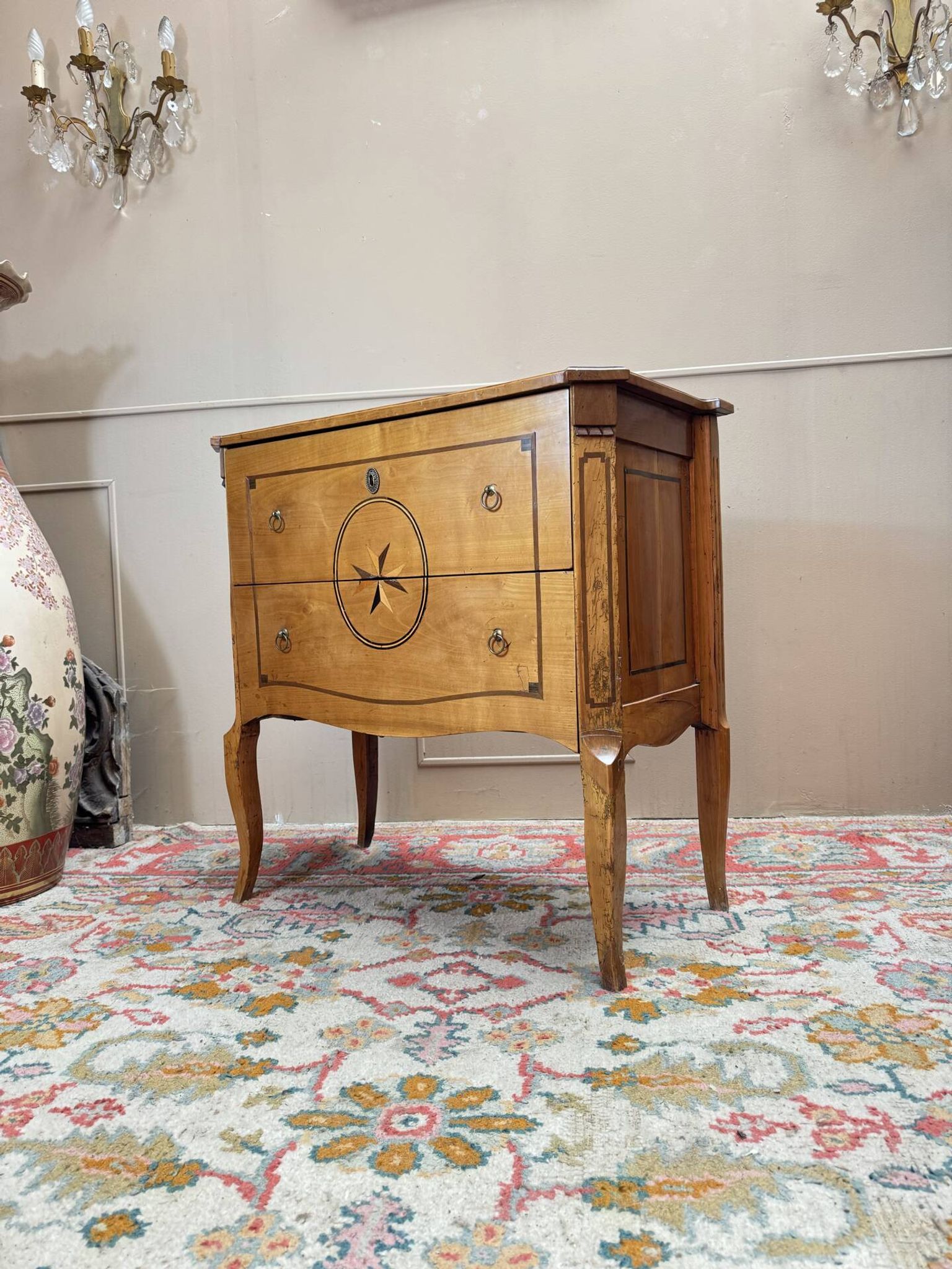 Commode sauteuse en merisier d’époque transition xviii eme siècle