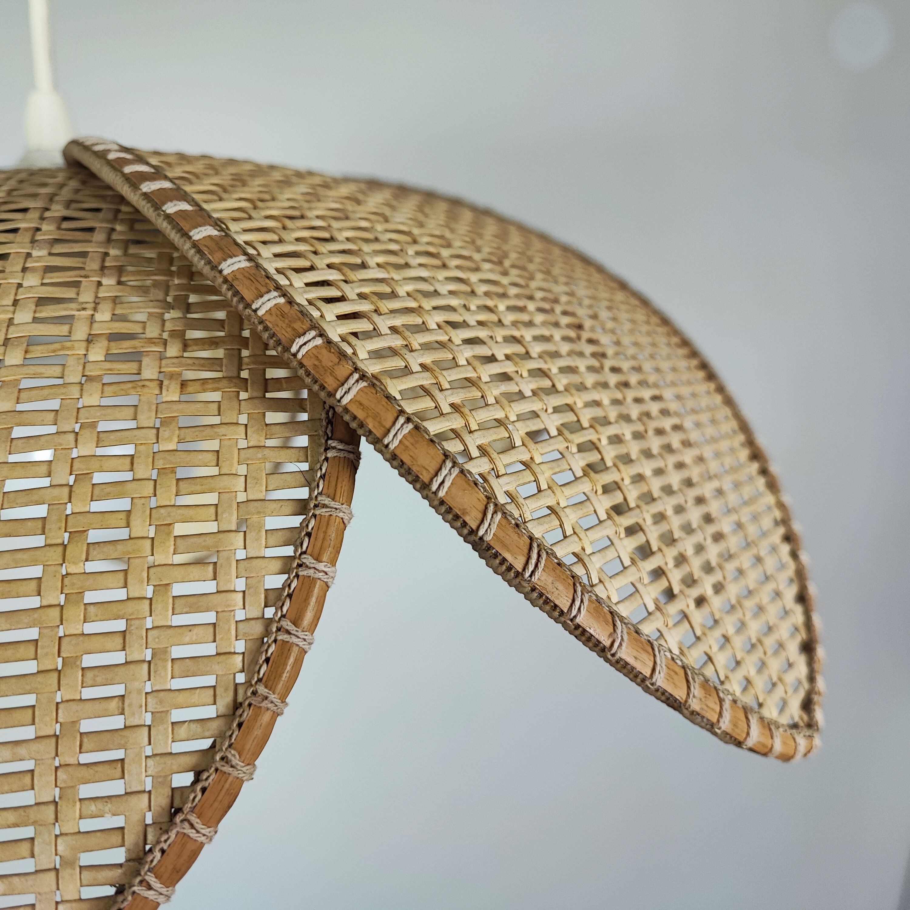 Rattan flower suspension 70'