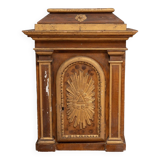 18th century tabernacle decorated with 2 columns and a sun on the facade