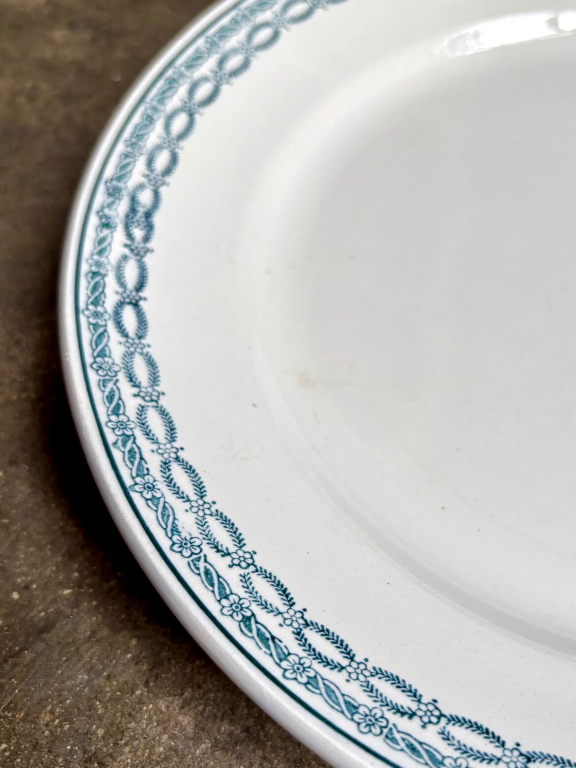 Round flat dish St Amand in blue ironstone
