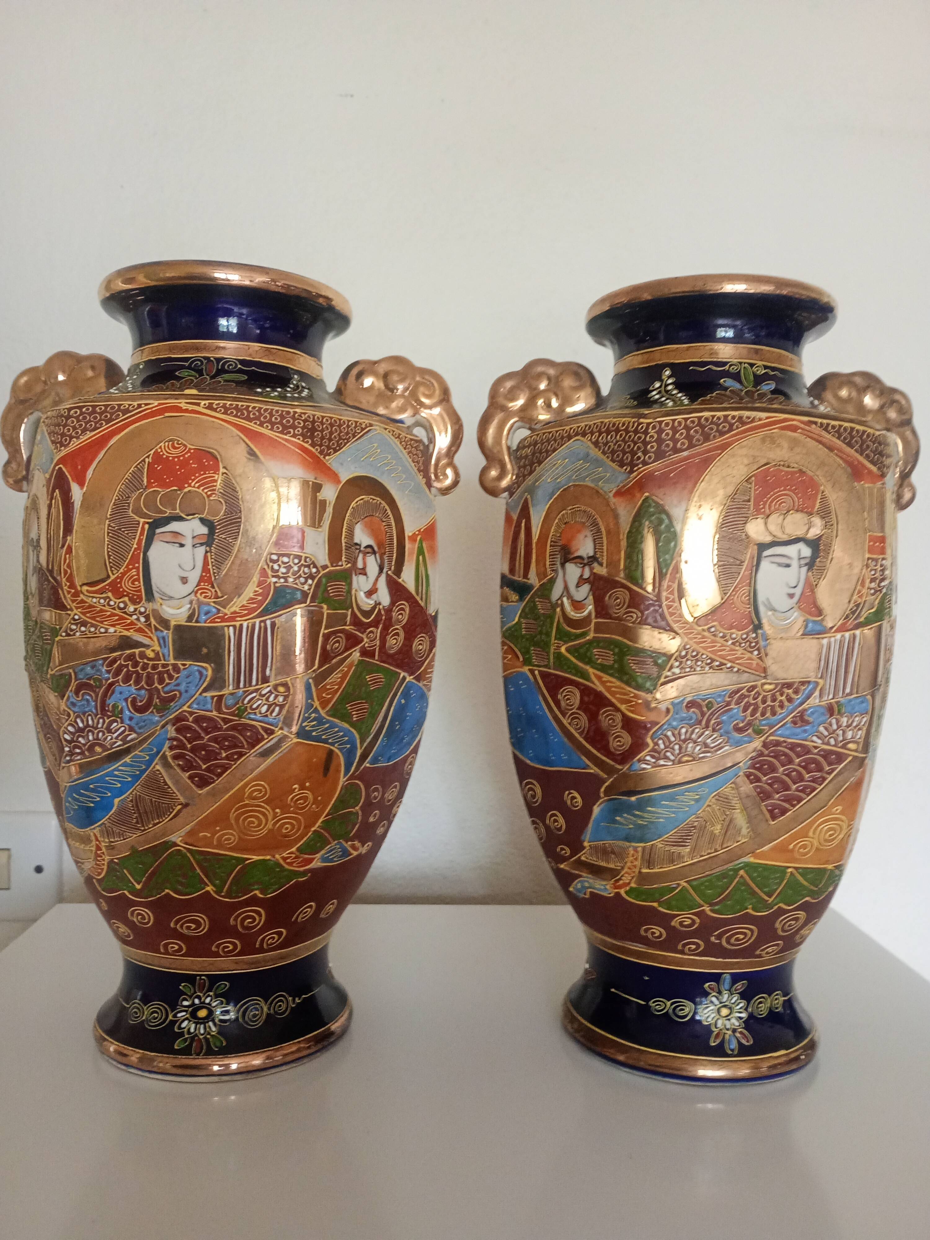 Satsuma - Pair of baluster vases - Porcelain - gilded enamel, painted - Japan