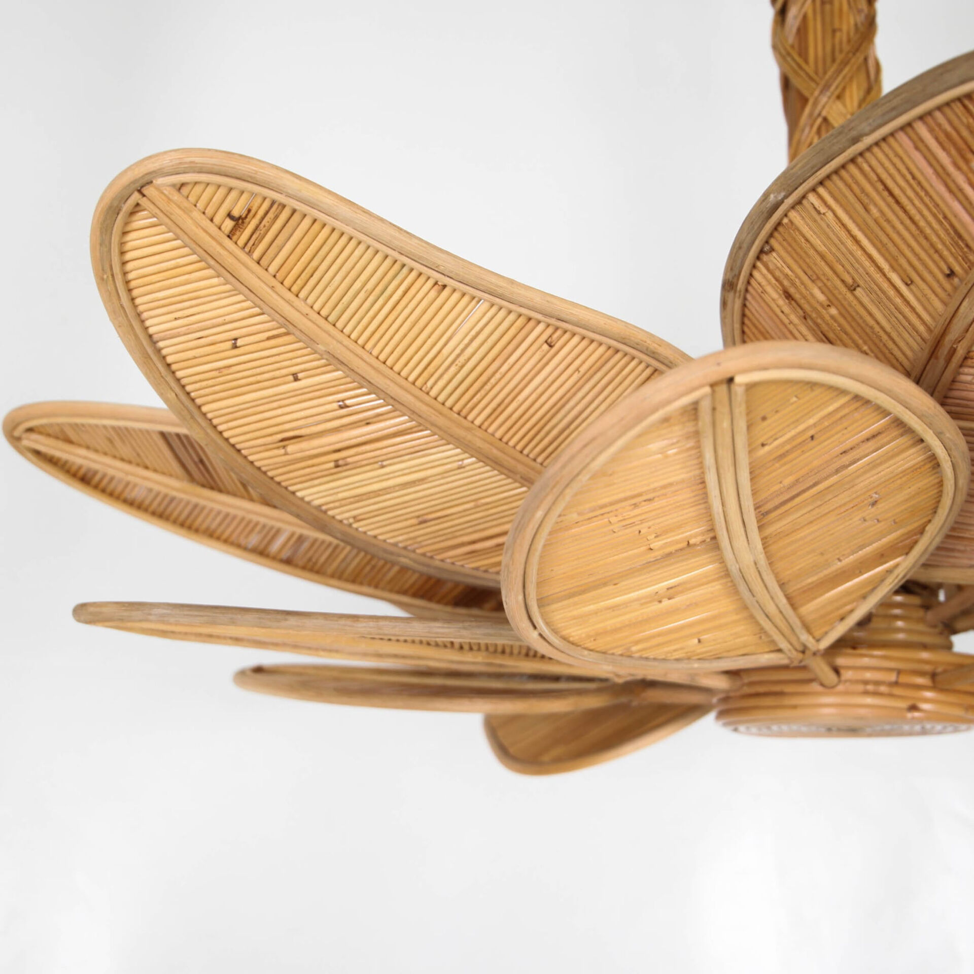 "Flower" chandelier in rattan
