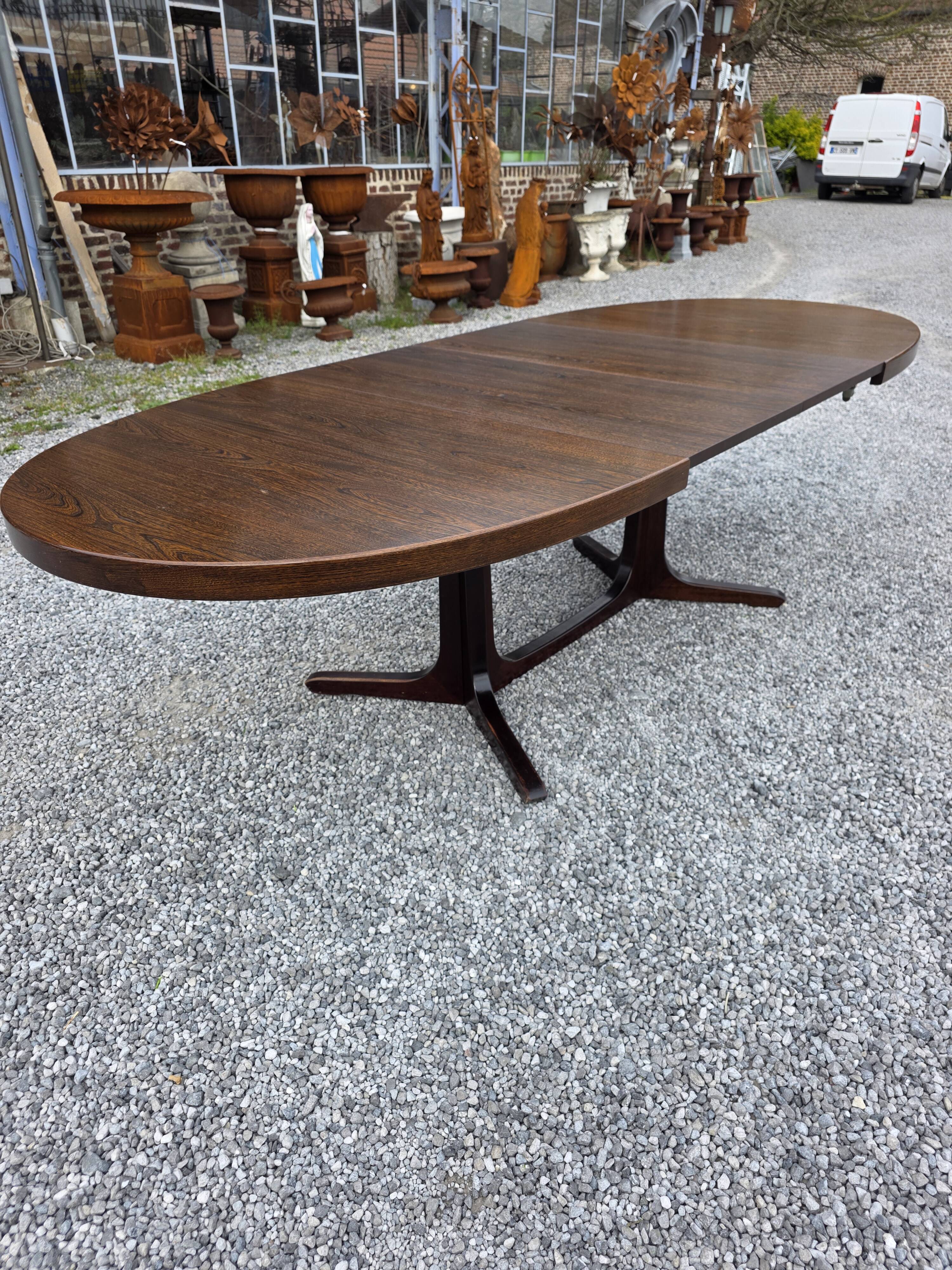 Extensible Baumann table in oak from the 1960s.
